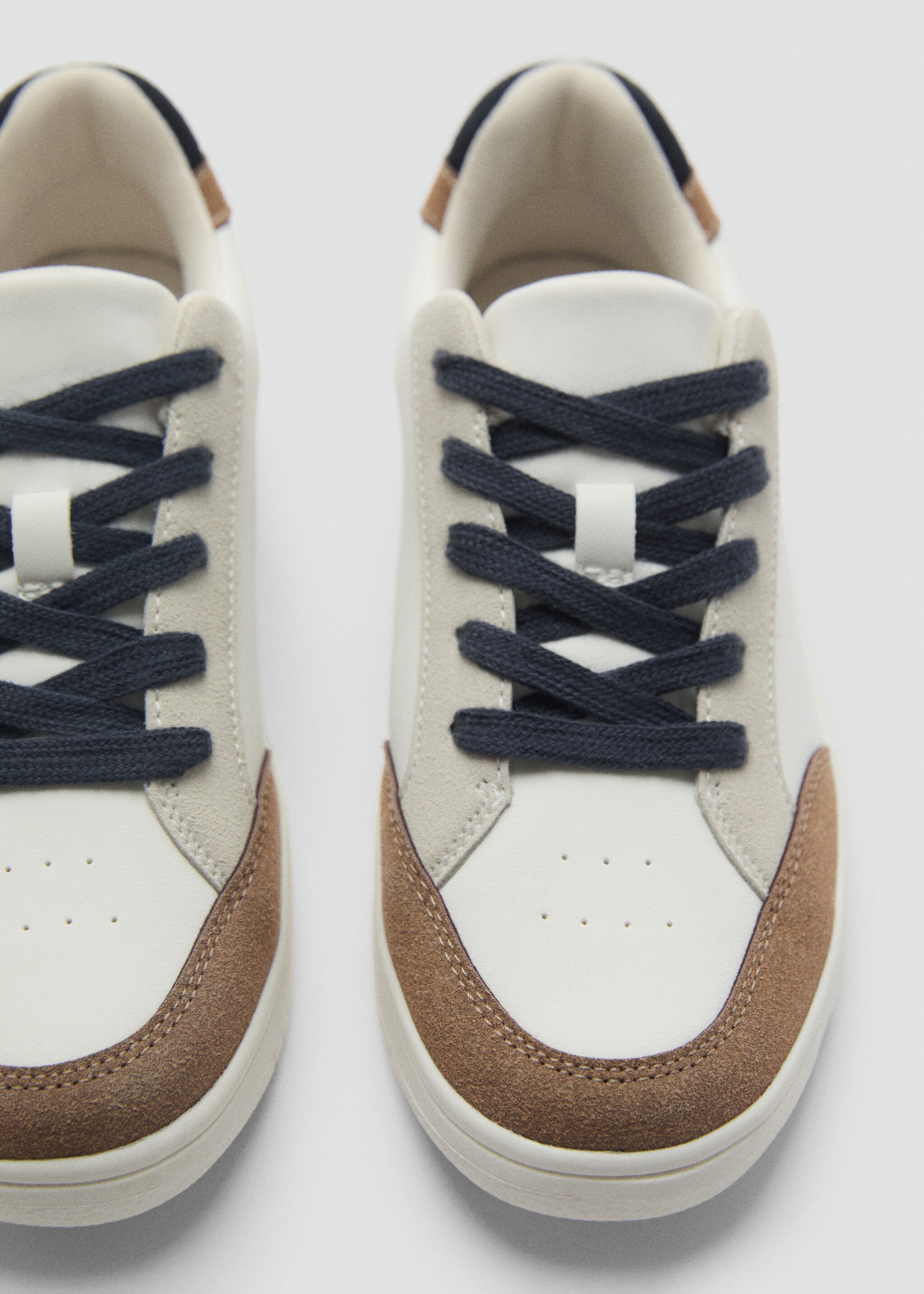 Combined trainers with laces - Details of the article 2, White. Ref: 87091513-00.