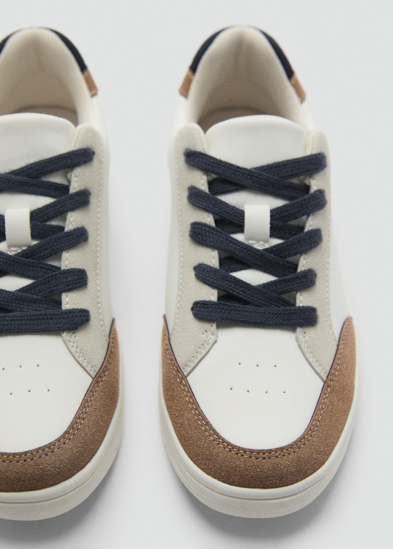 Combined trainers with laces - Details of the article 2
