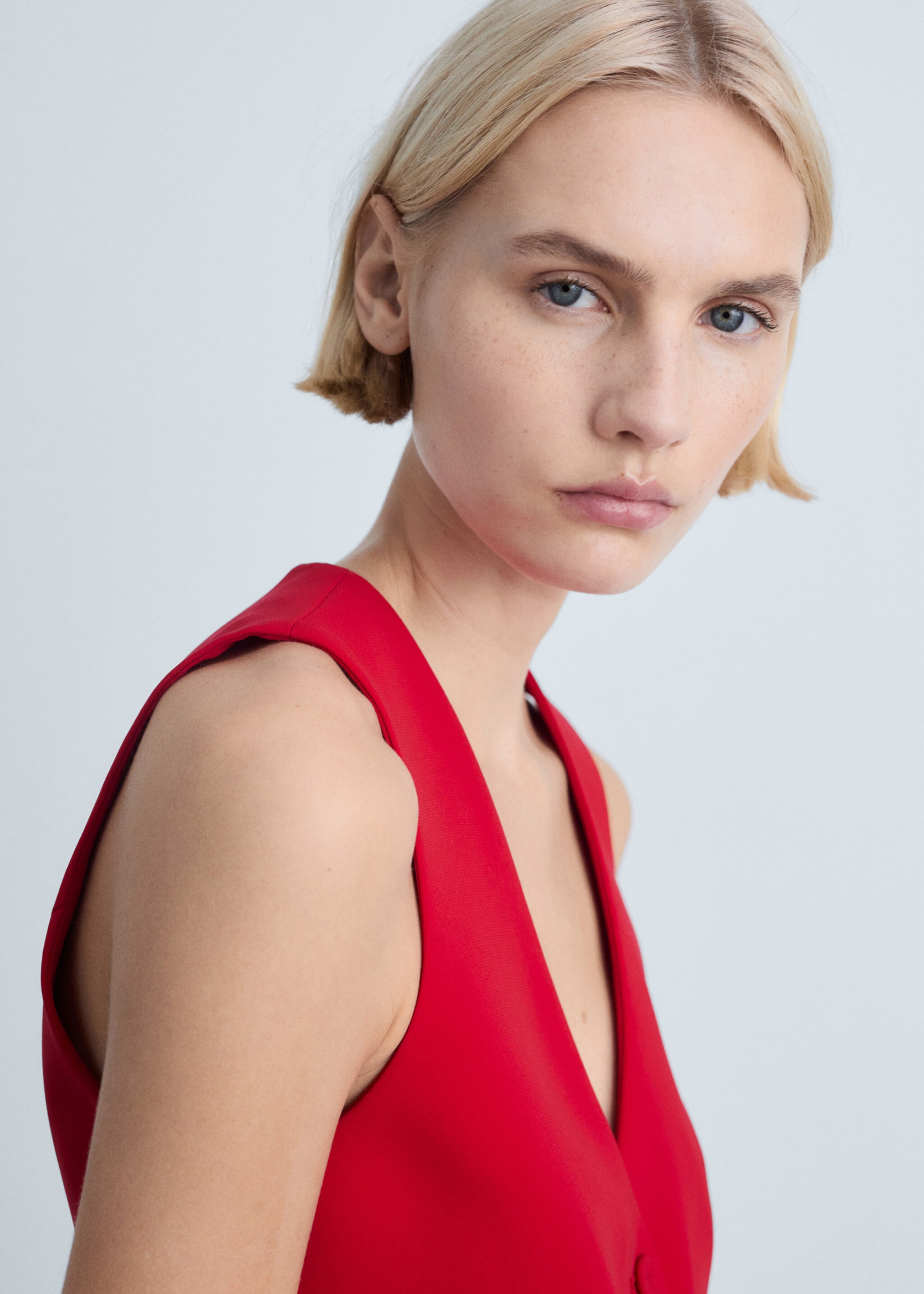 Suit waistcoat with buttons - Details of the article 1, Red. Ref: 87091518-00.