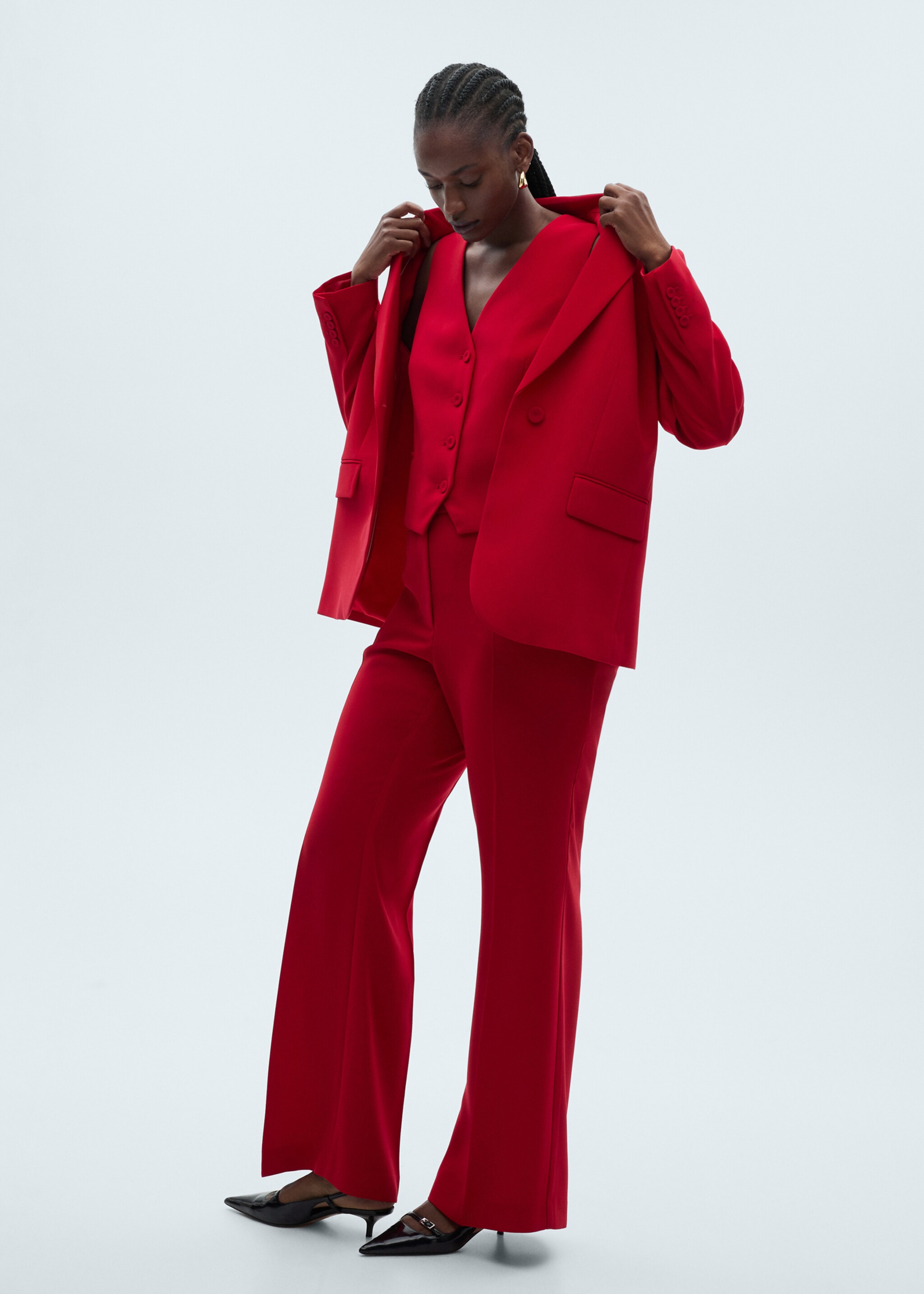 Suit waistcoat with buttons - Details of the article 3, Red. Ref: 87091518-00.