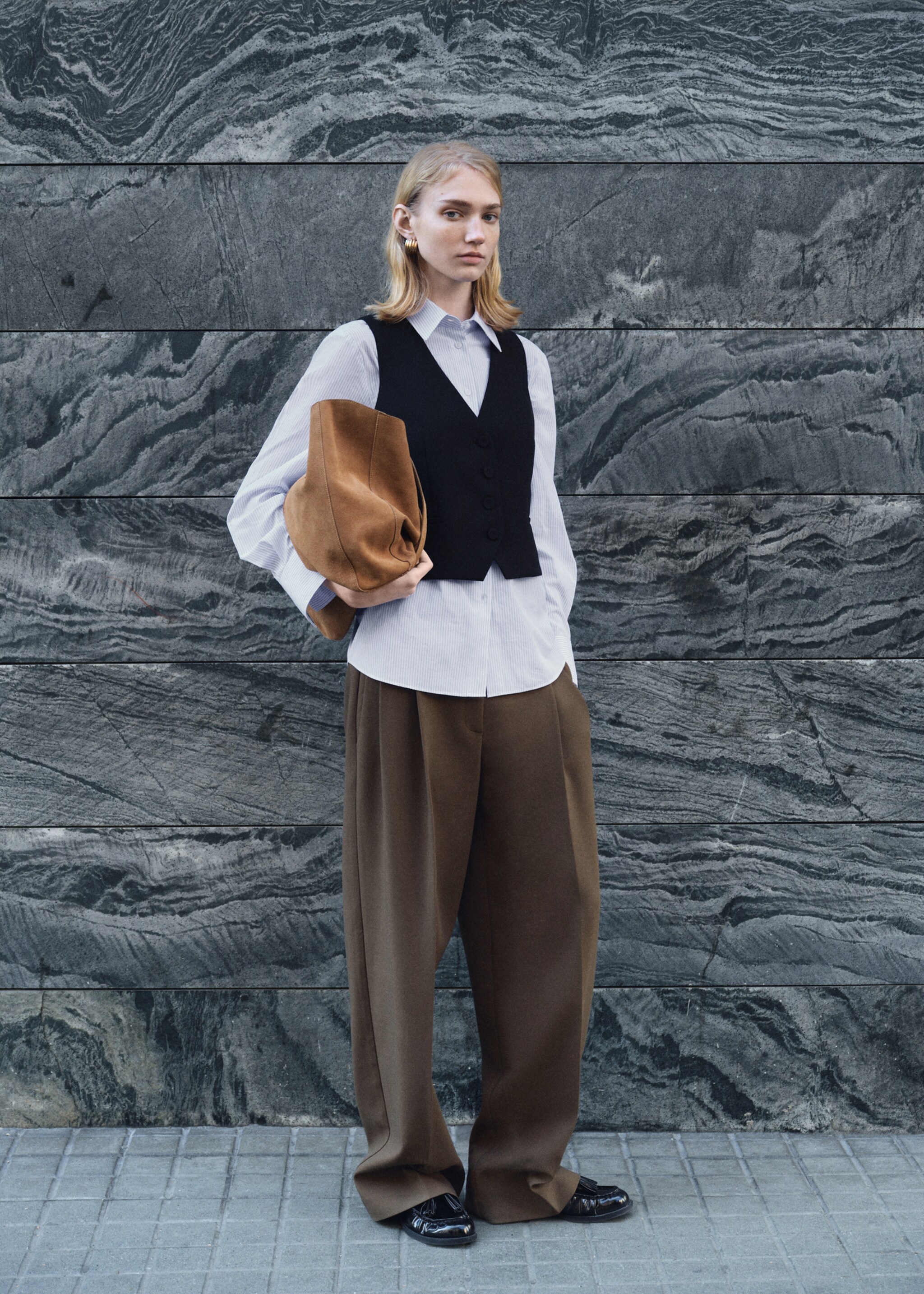 Suit waistcoat with buttons - Details of the article 9, Black. Ref: 87091518-00.