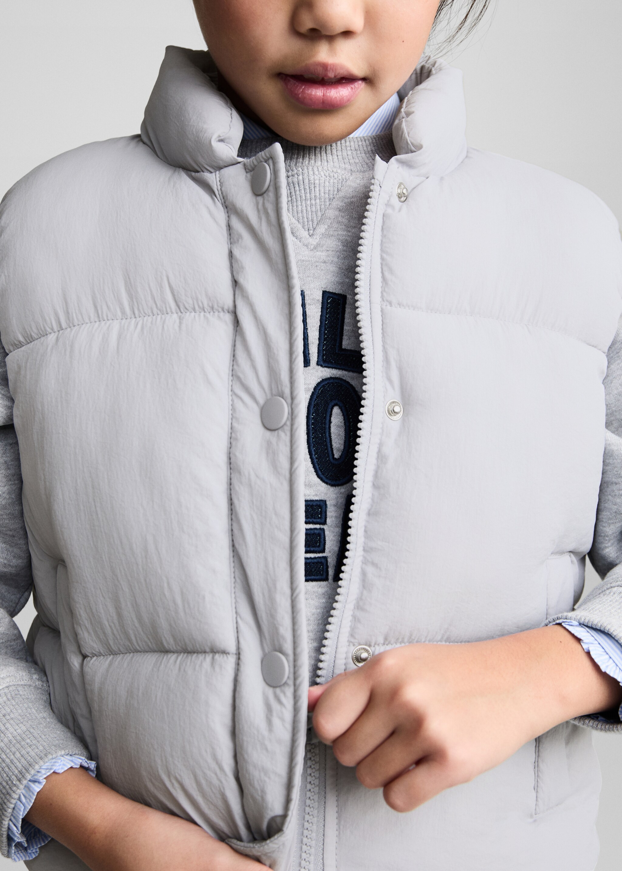 Quilted gilet with buttons - Details of the article 6, Blue. Ref: 87092534-00.