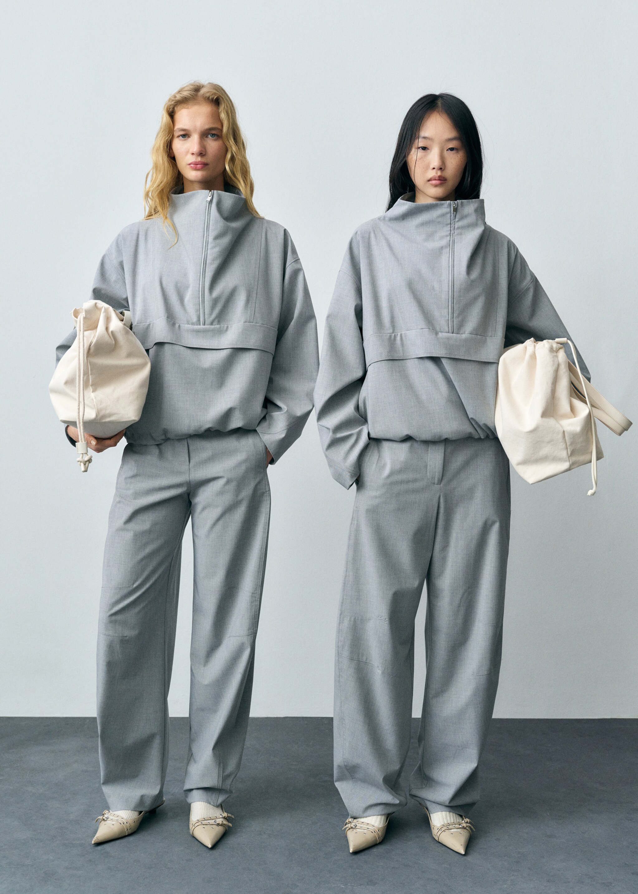 Oversized parka with zip - Details of the article 2, Grey. Ref: 87092538-00.