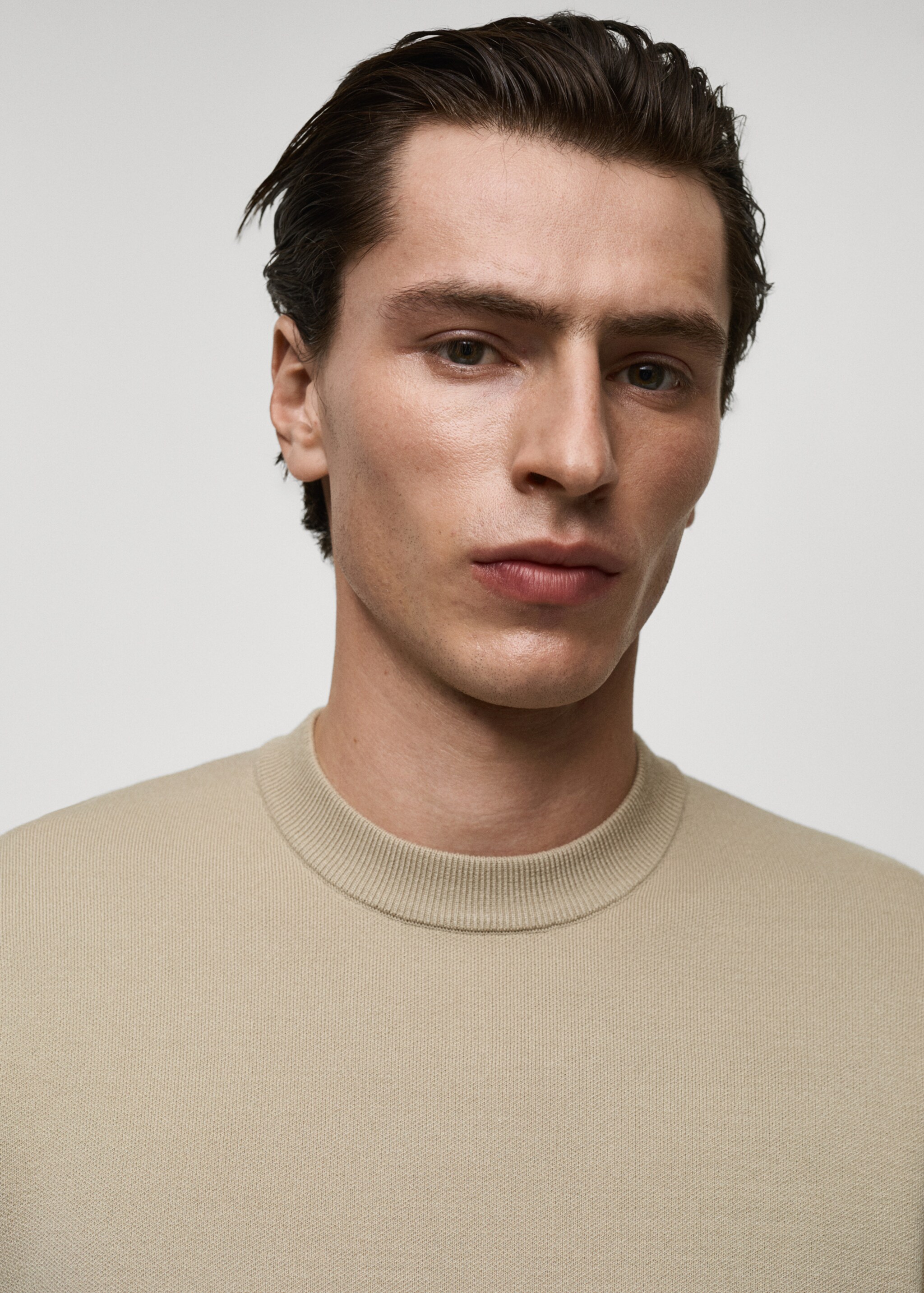 Medium-knit regular-fit sweater - Details of the article 1, Beige. Ref: 87092889-00.