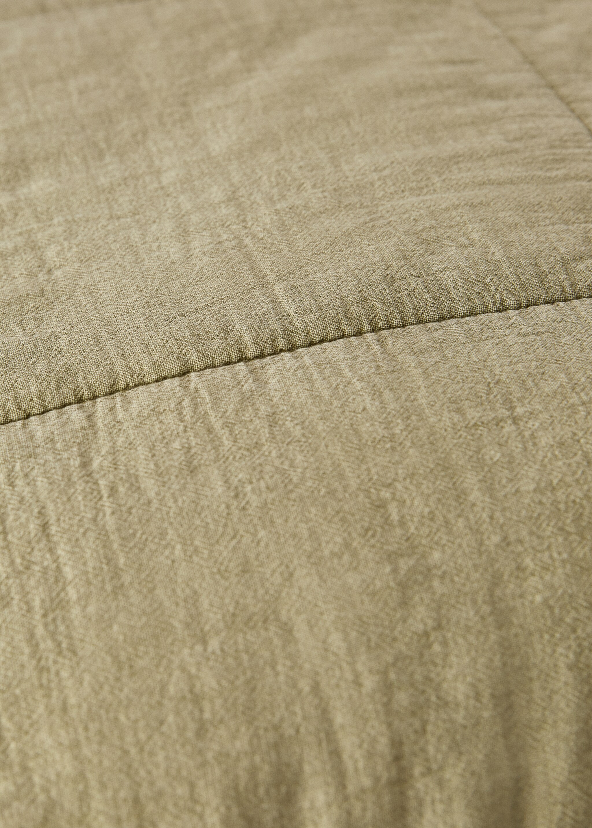 Garment-dyed cotton cushion cover with checks 50x50 cm - Details of the article 2, Khaki. Ref: 87092908-00.