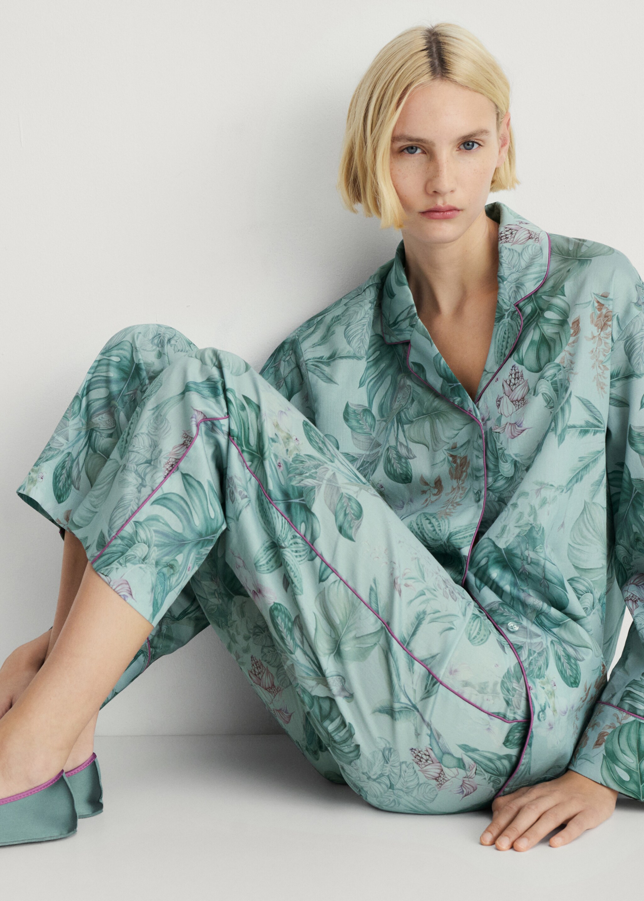 Tropical-print pyjama trousers - Details of the article 2, Green. Ref: 87092917-00.