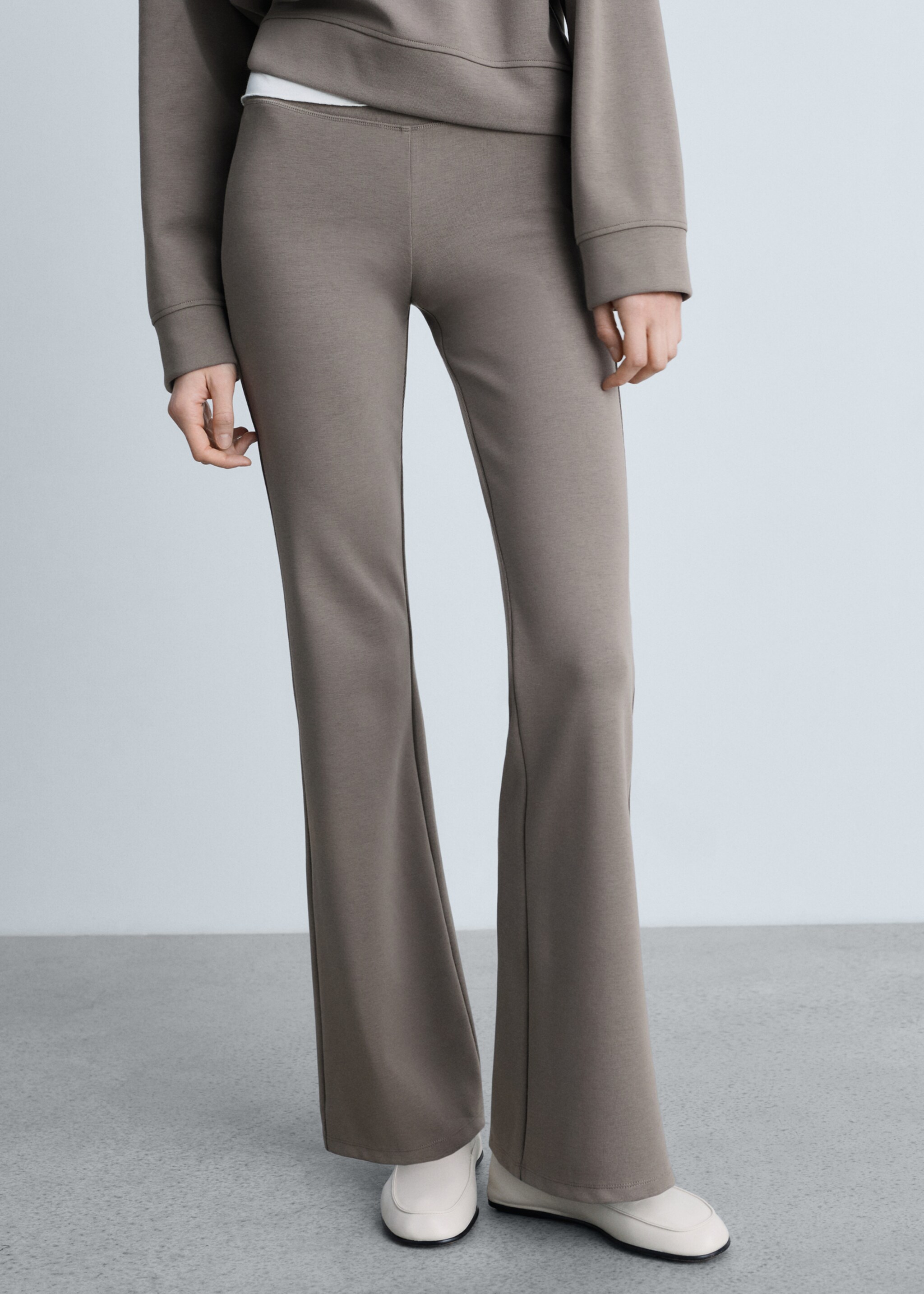 Flared knitted trousers - Medium plane, Medium Brown. Ref: 87093274-00.