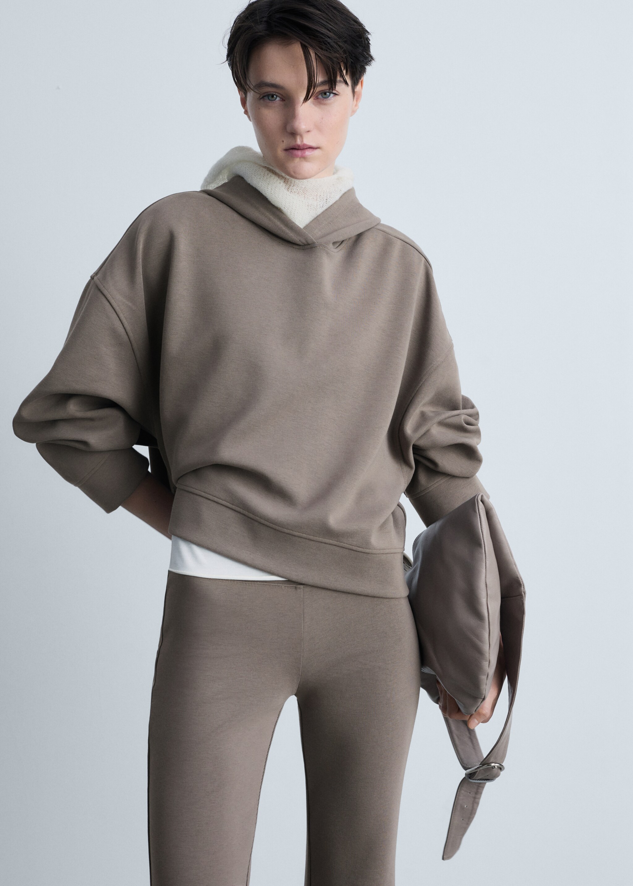 Flared knitted trousers - Details of the article 1, Medium Brown. Ref: 87093274-00.
