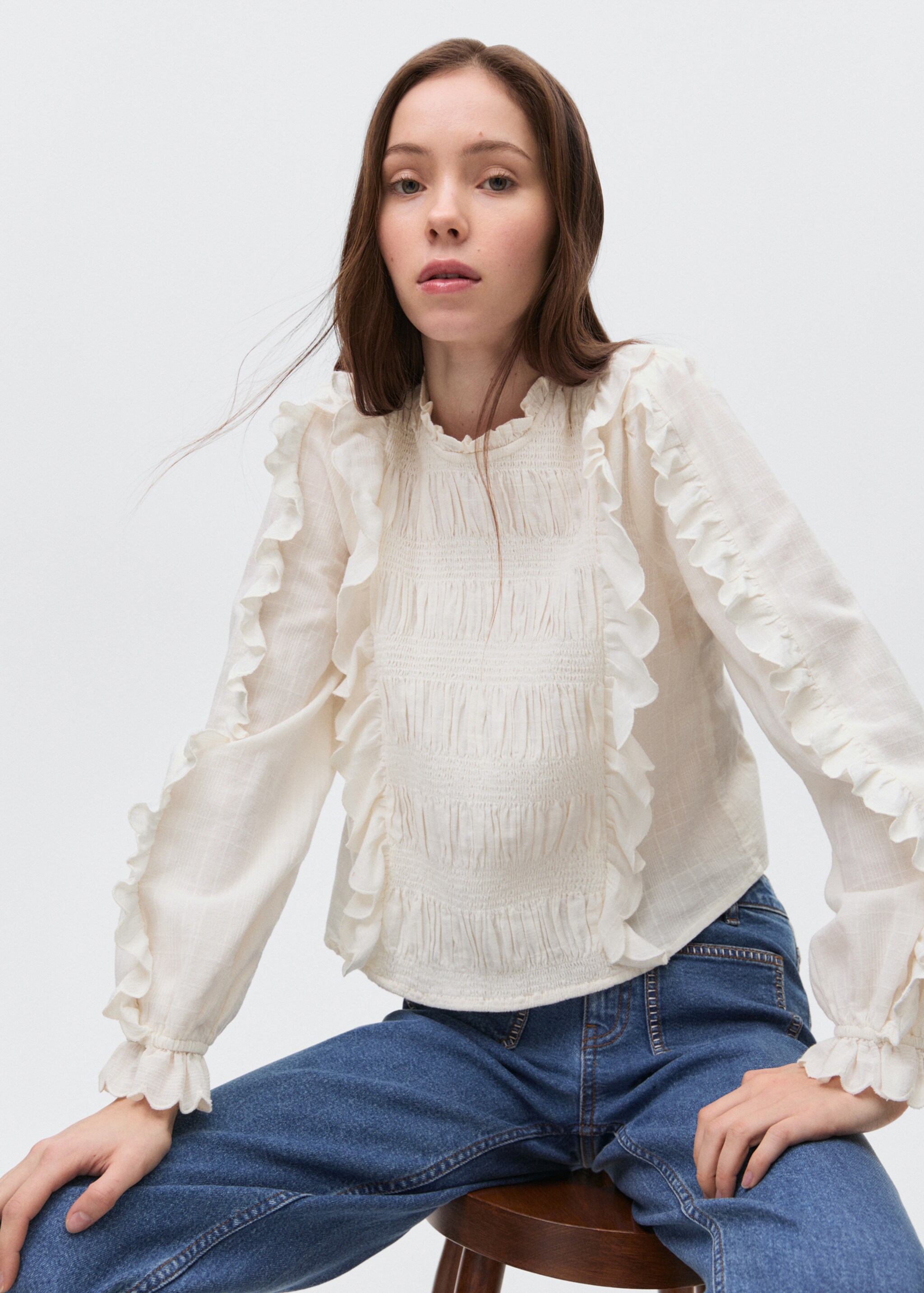 Blouse froncée volants - Détail de l'article 2, Blanc cassé. Ref: 87093277-00.