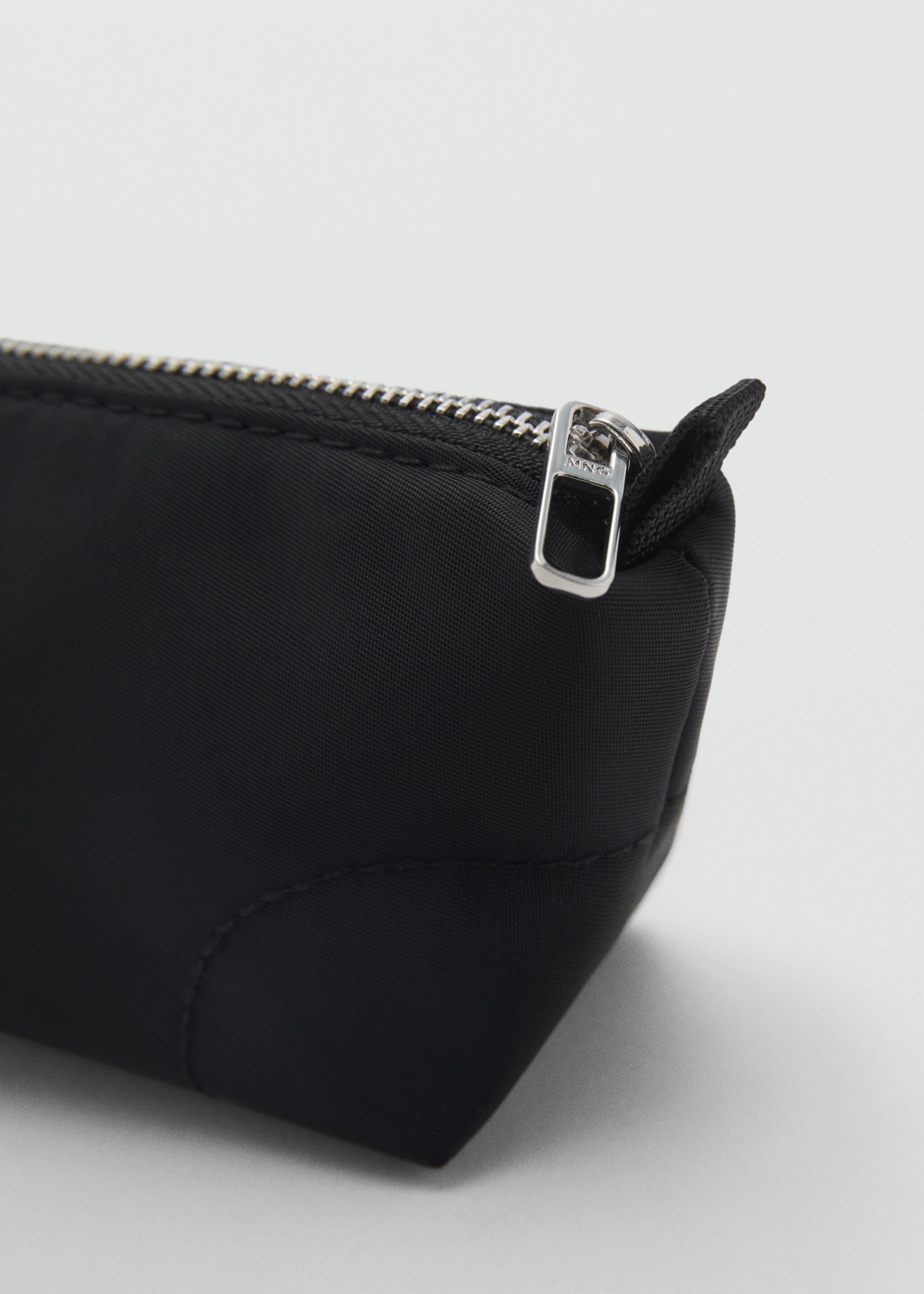 Porte-monnaie fermeture Éclair logo - Détail de l'article 2, Noir. Ref: 87093284-00.