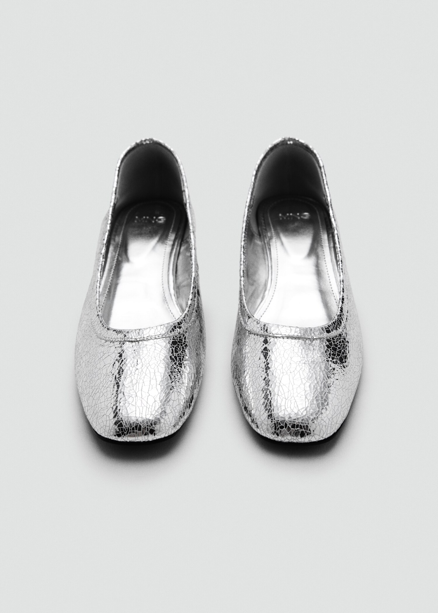 Cracked-heel shoes - Details of the article 2