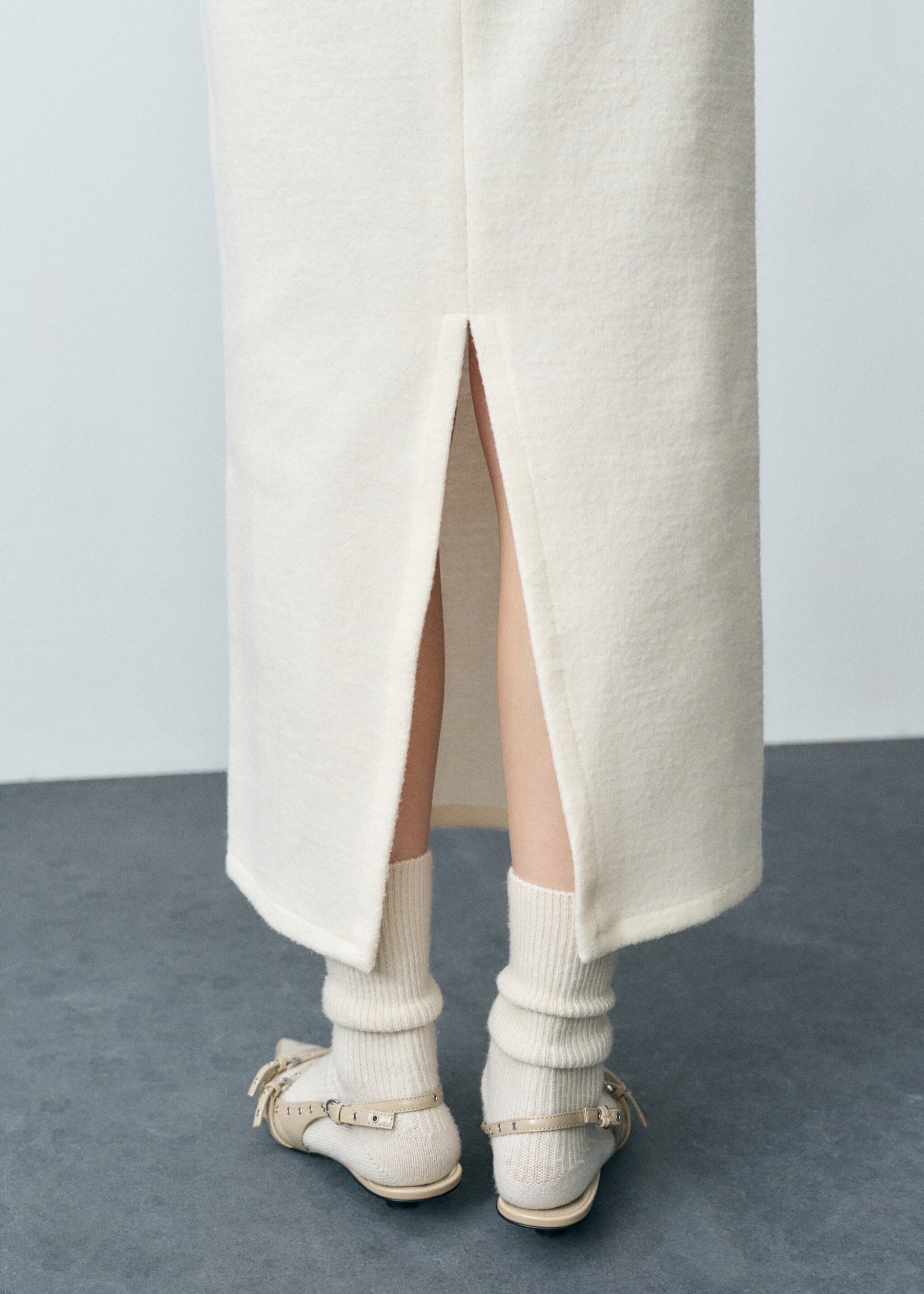 Wool-blend midi-skirt - Details of the article 6, Ecru. Ref: 87093292-00.