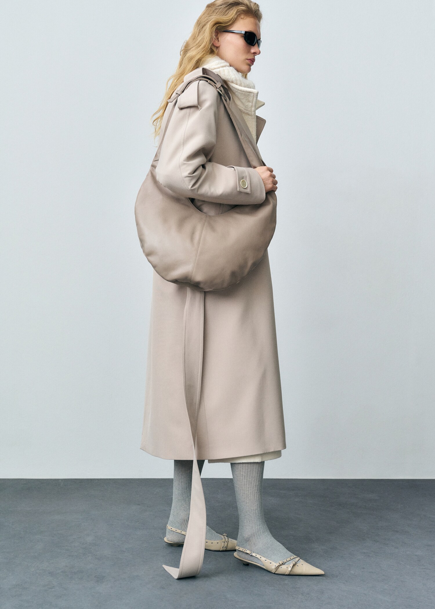 Oversized trench coat with belt - Details of the article 2