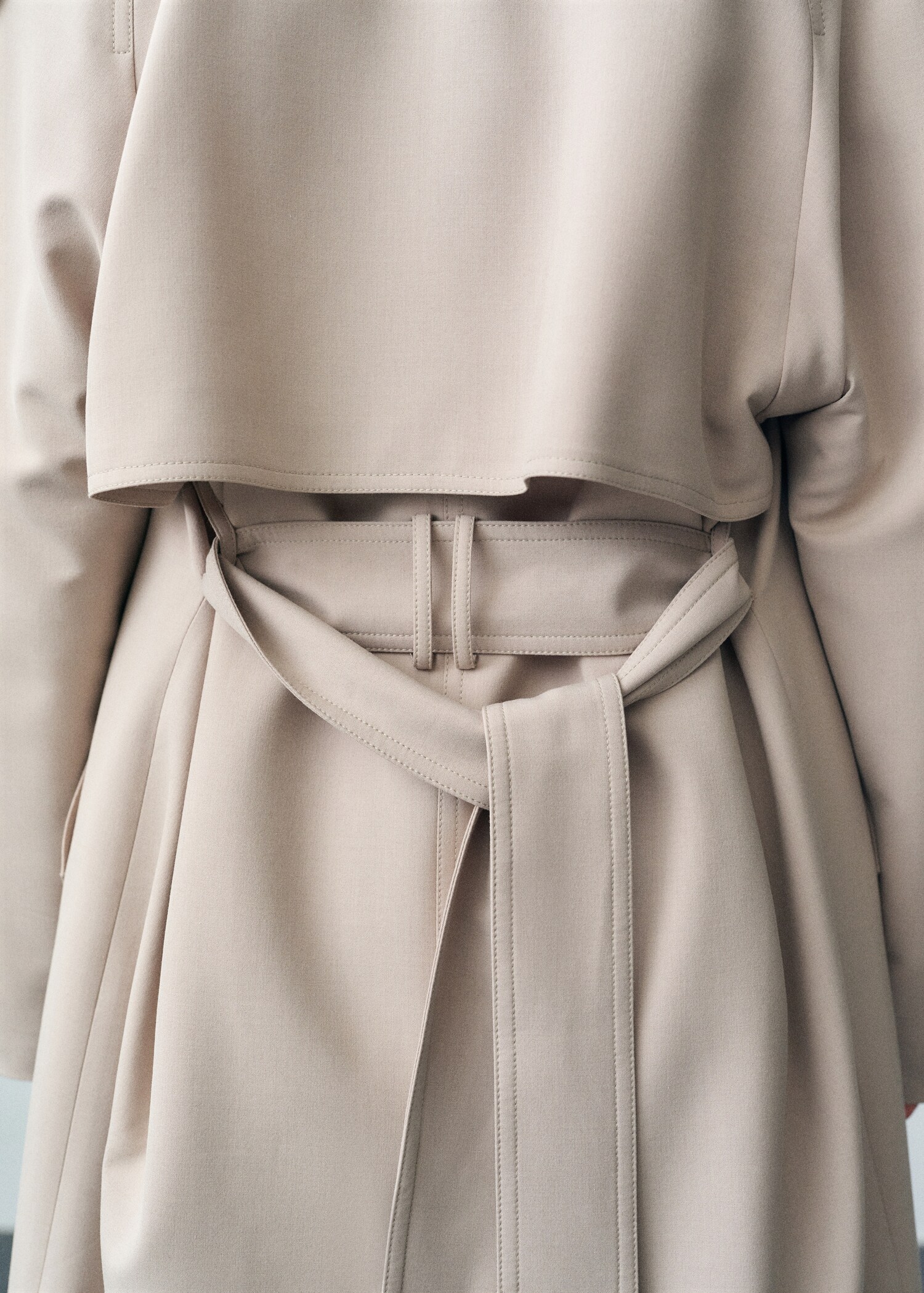 Oversized trench coat with belt - Details of the article 6