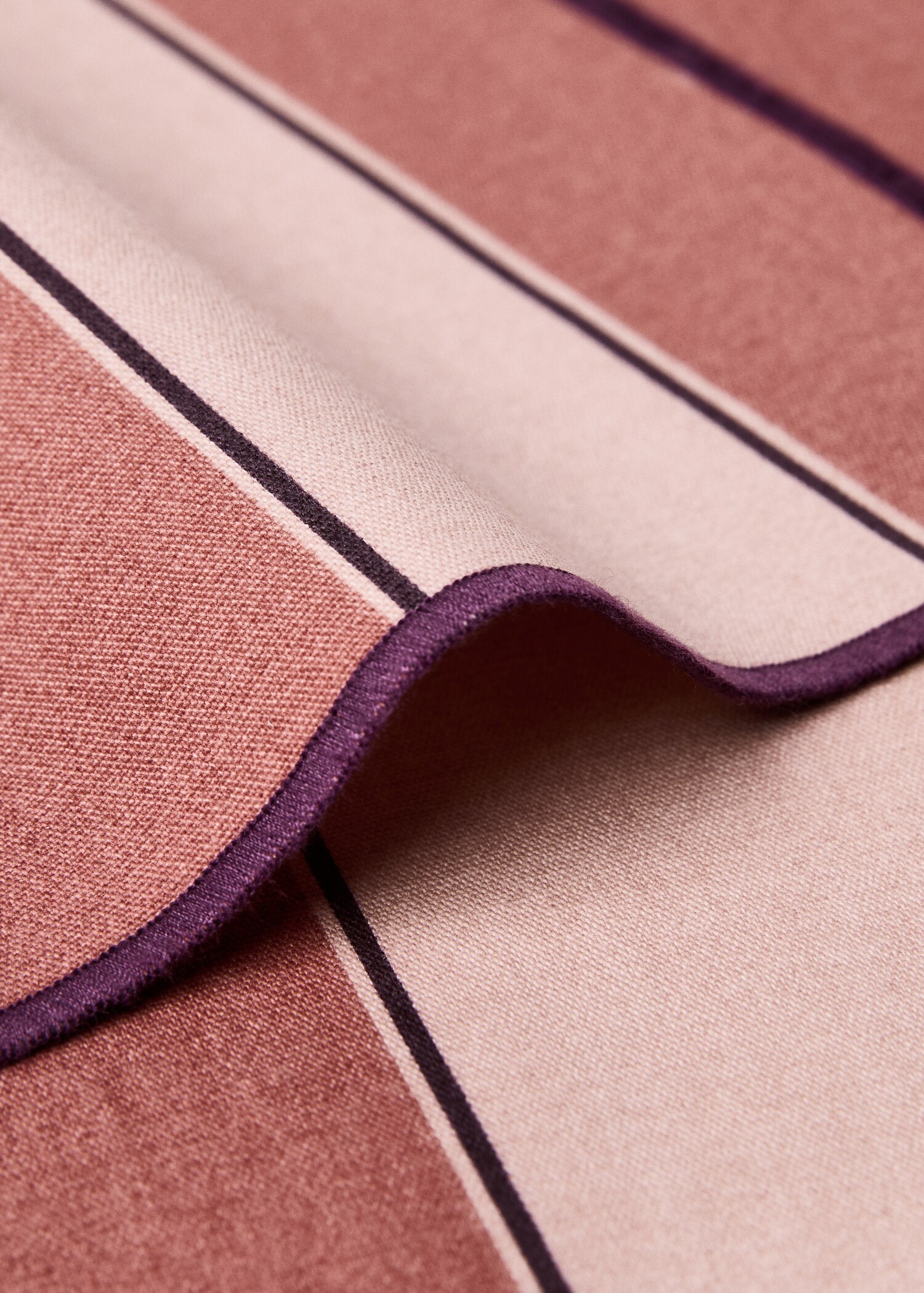 Resin stripe-print cotton table runner - Details of the article 1