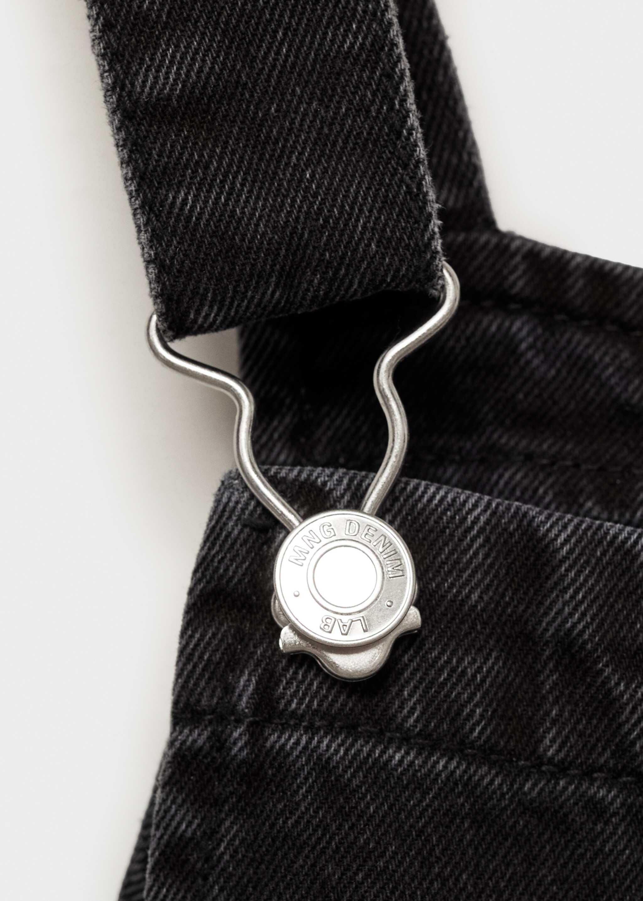 Salopette en jean longue - Détail de l'article 8, Black denim. Ref: 87093636-00.