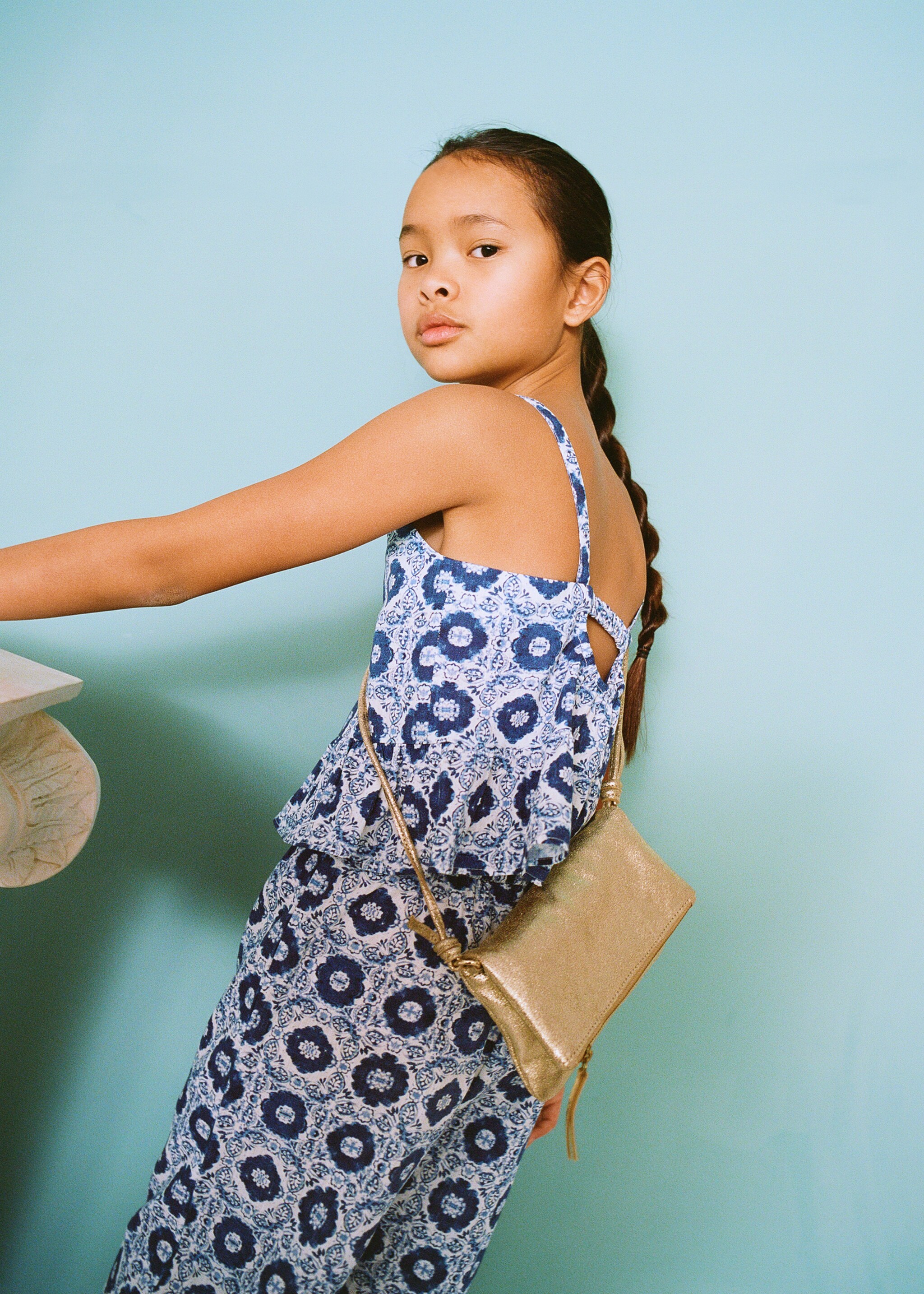 Leather metallic bag - Details of the article 6, Gold. Ref: 87093644-00.