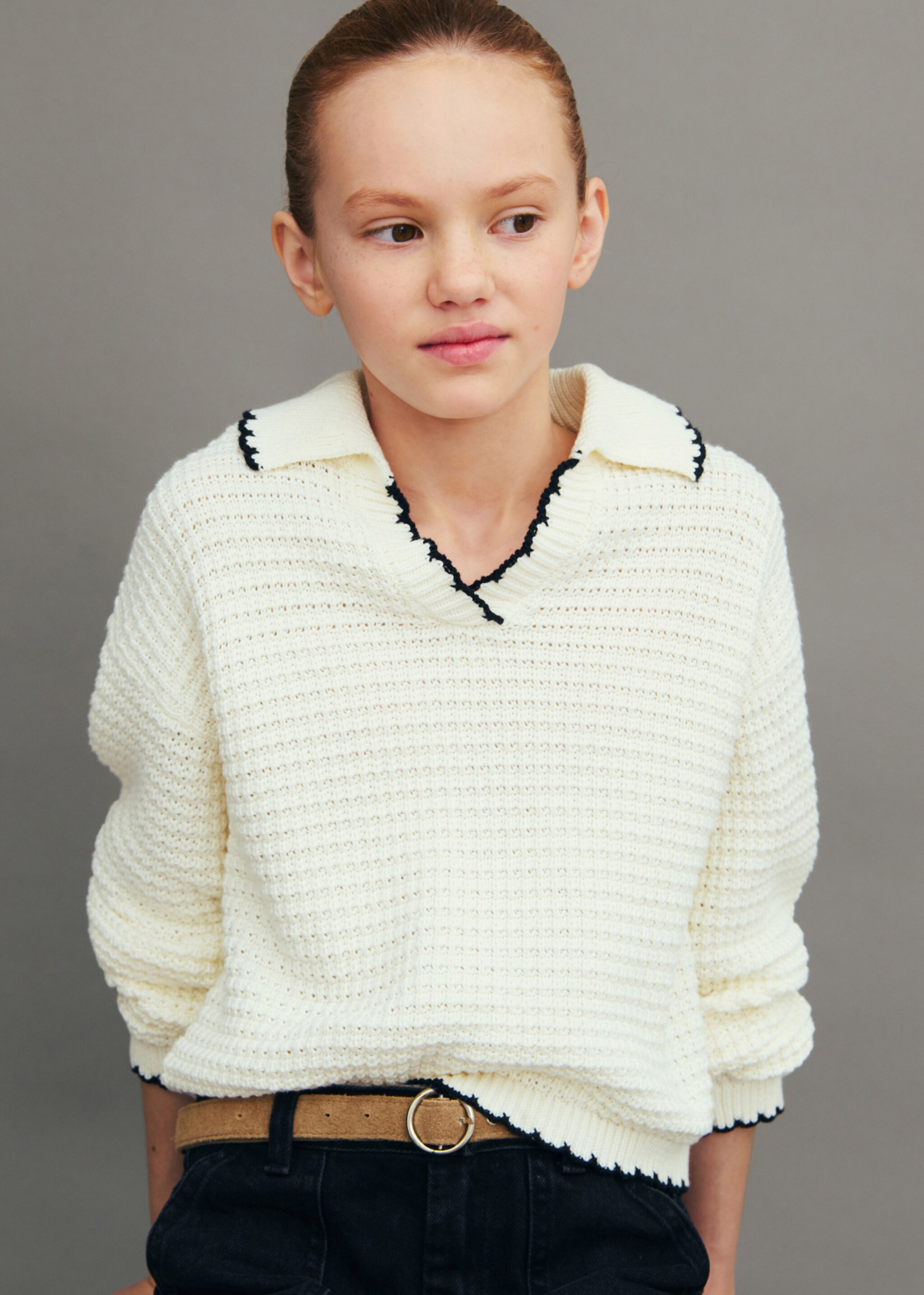 Camp-collar knit sweater - Details of the article 5, Ecru. Ref: 87093646-00.