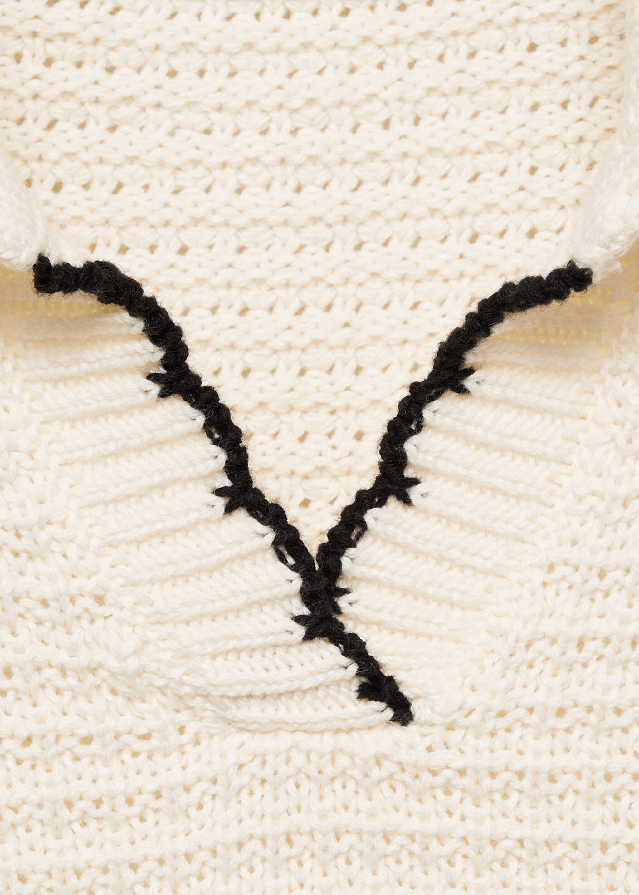 Camp-collar knit sweater - Details of the article 8, Ecru. Ref: 87093646-00.