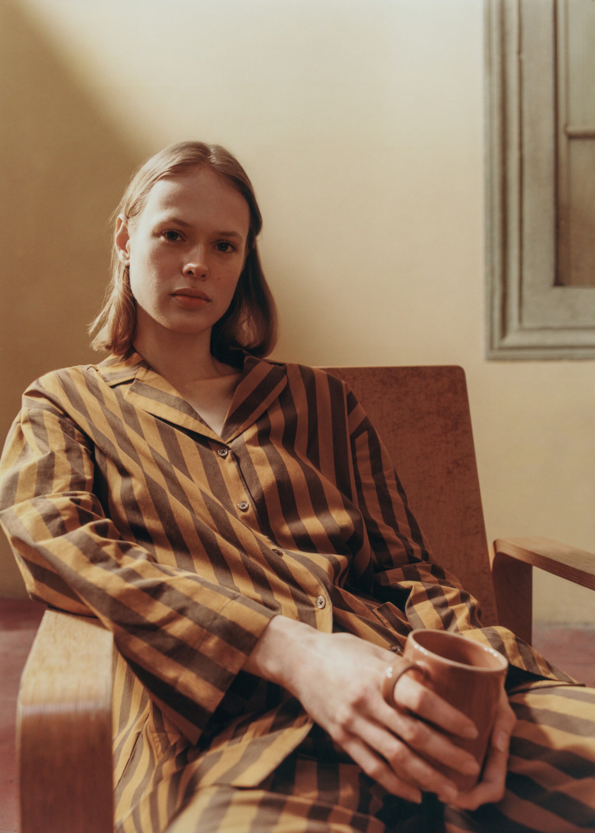 Two-tone woven striped long shirt - Details of the article 6, Brown. Ref: 87094066-00.