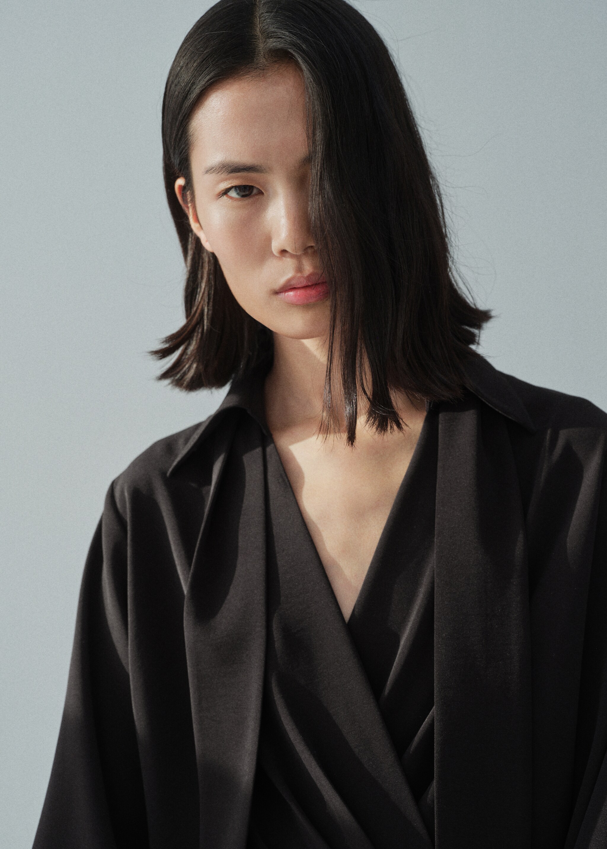 Wrap dress with shirt collar - Details of the article 1, Black. Ref: 87094069-00.