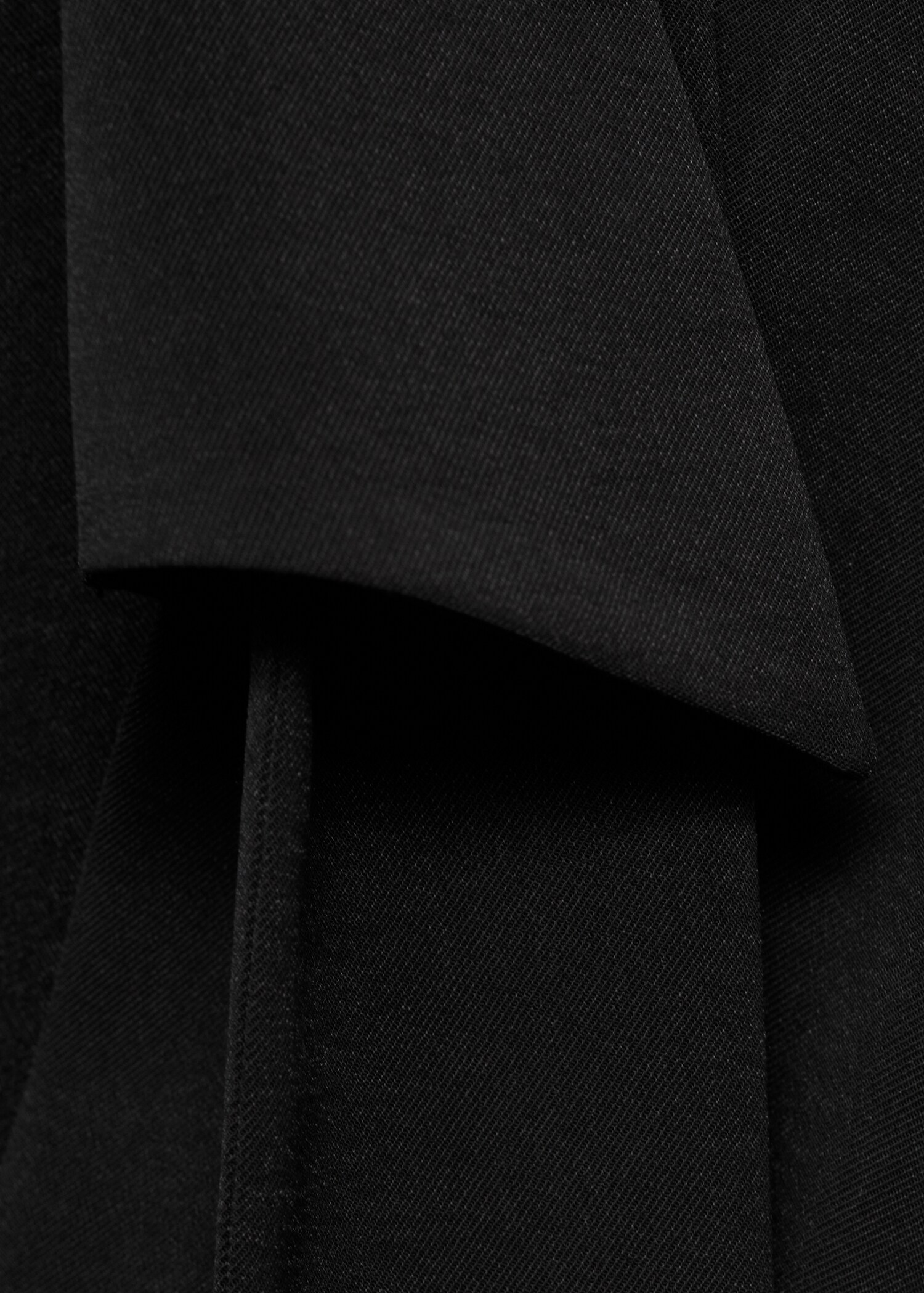 Wrap dress with shirt collar - Details of the article 8