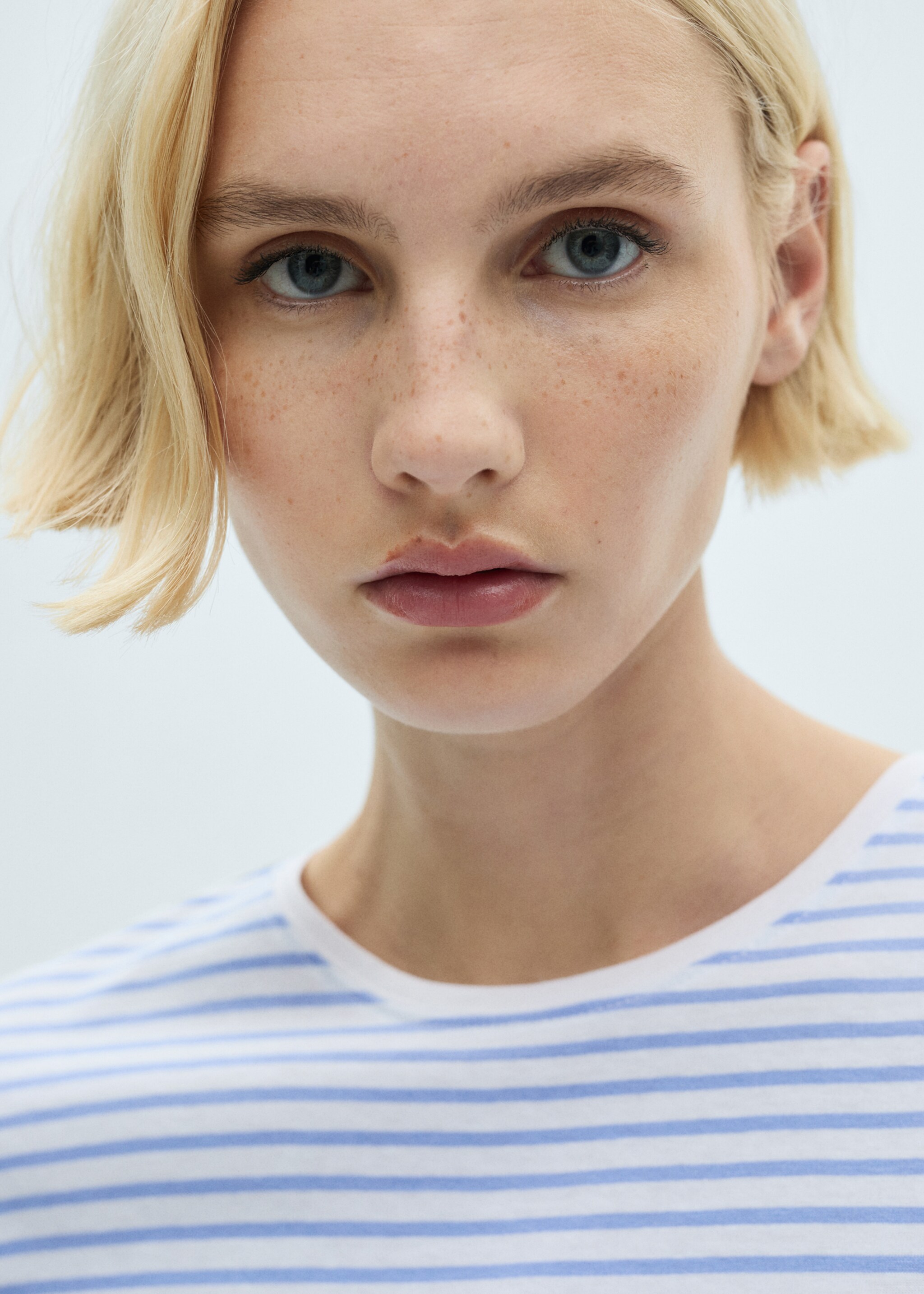 Striped short-sleeved t-shirt - Details of the article 1, Sky Blue. Ref: 87094073-00.