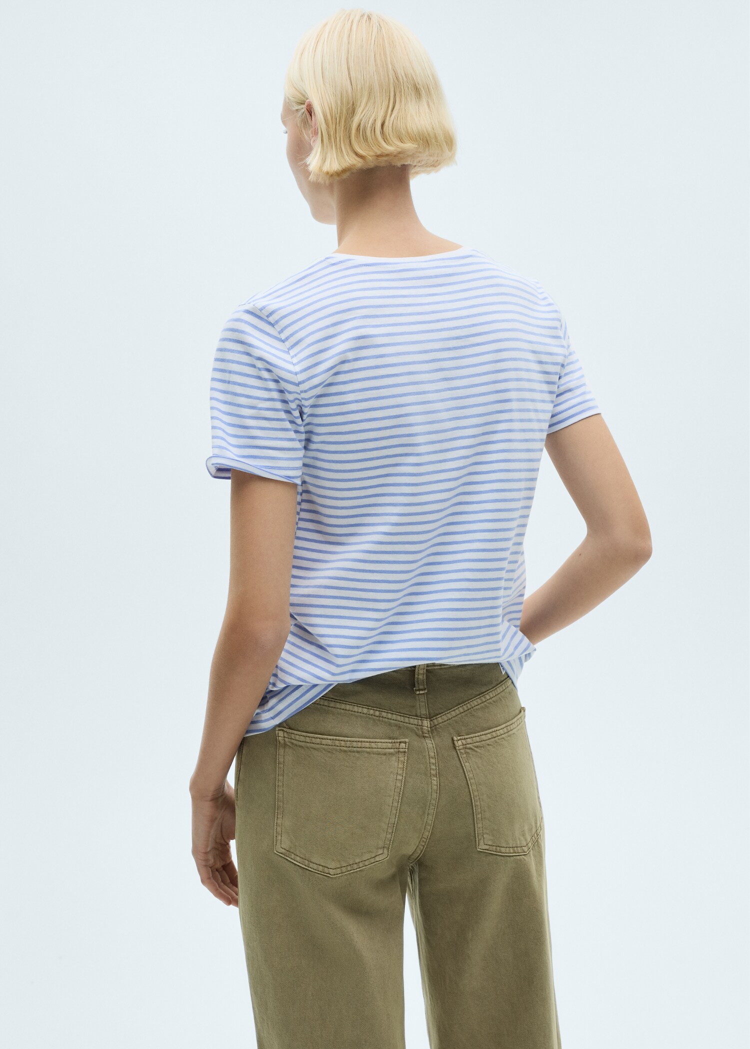 Striped short-sleeved t-shirt - Reverse of the article