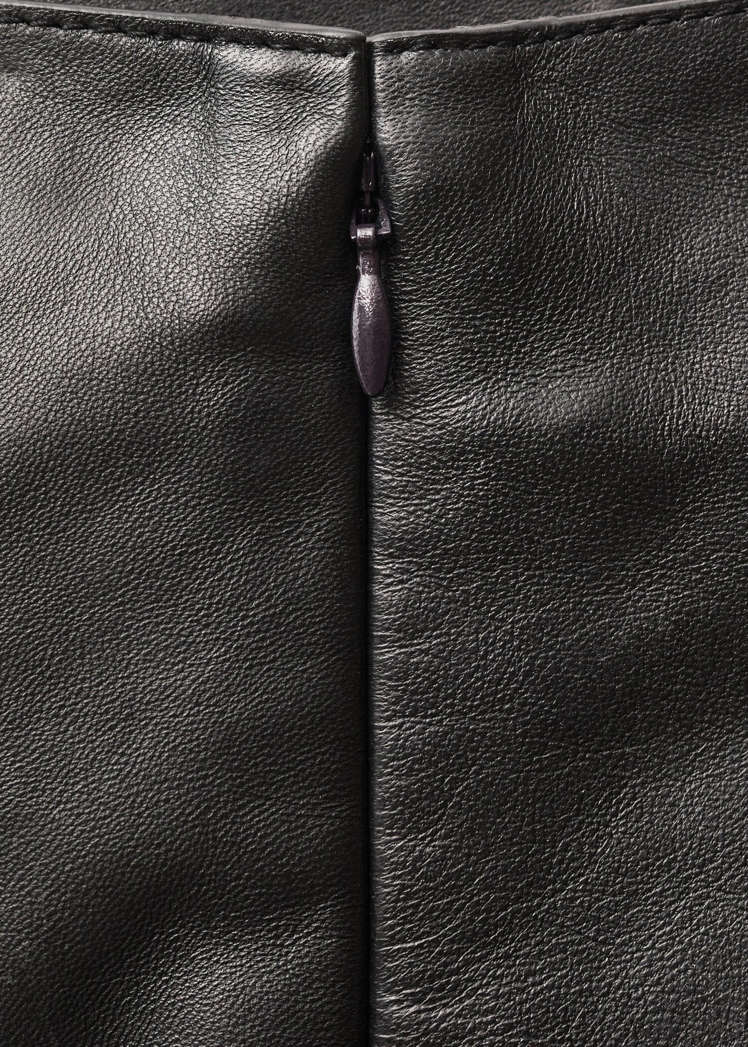 Leather skirt with stitching detail - Details of the article 0