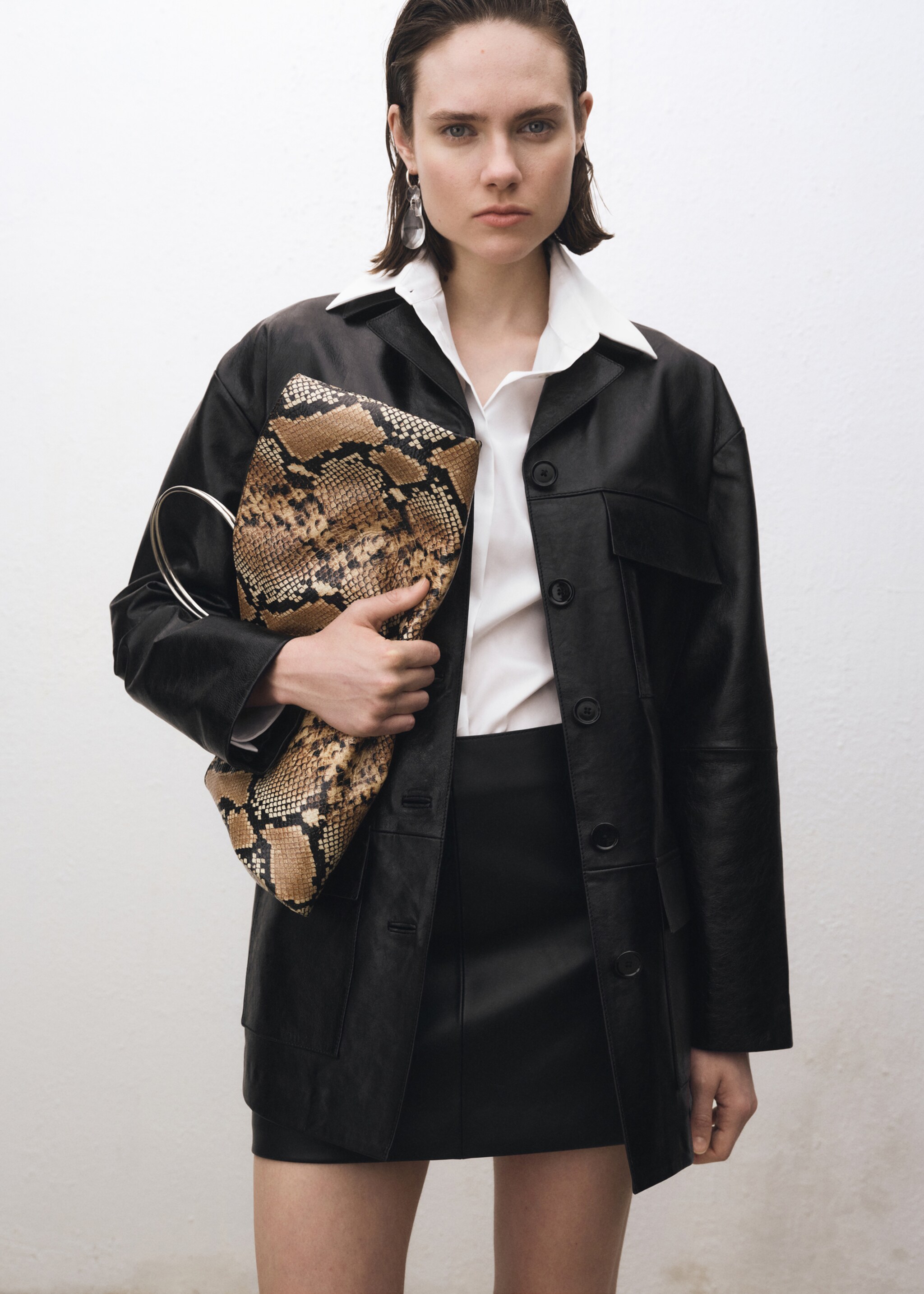 Leather skirt with stitching detail - Details of the article 2, Black. Ref: 87094075-00.