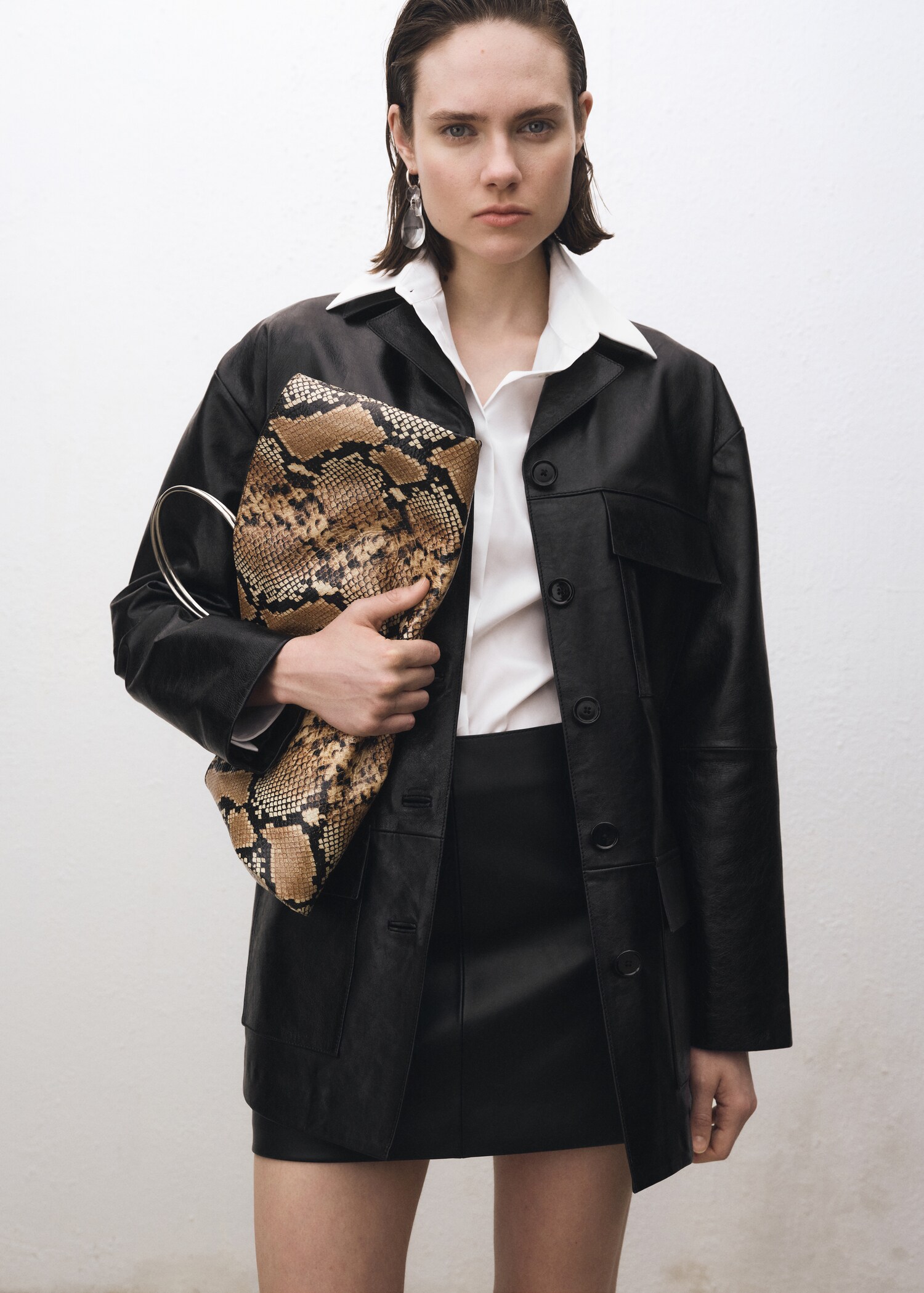 Leather skirt with stitching detail - Details of the article 2