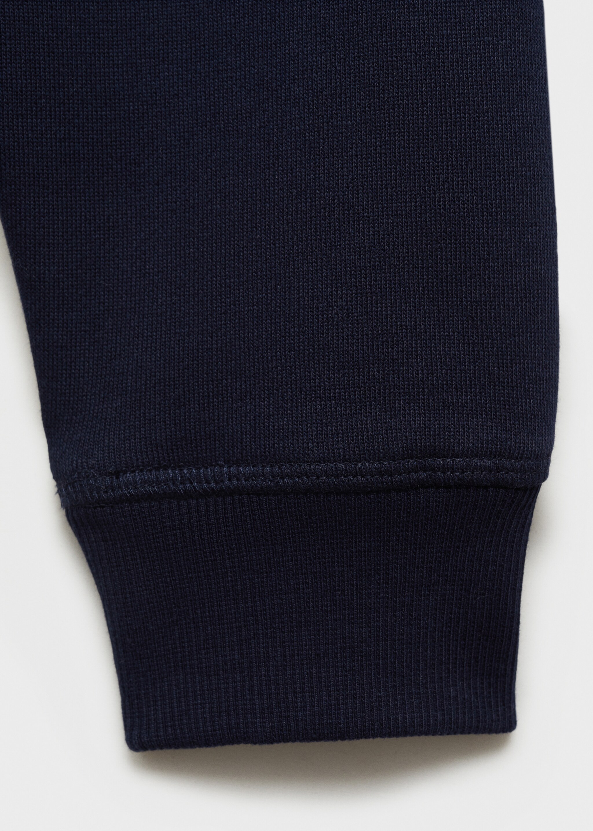 Dessuadora cotó missatge relleu - Detall de l'article 0, Blau marí fosc. Ref: 87094076-00.