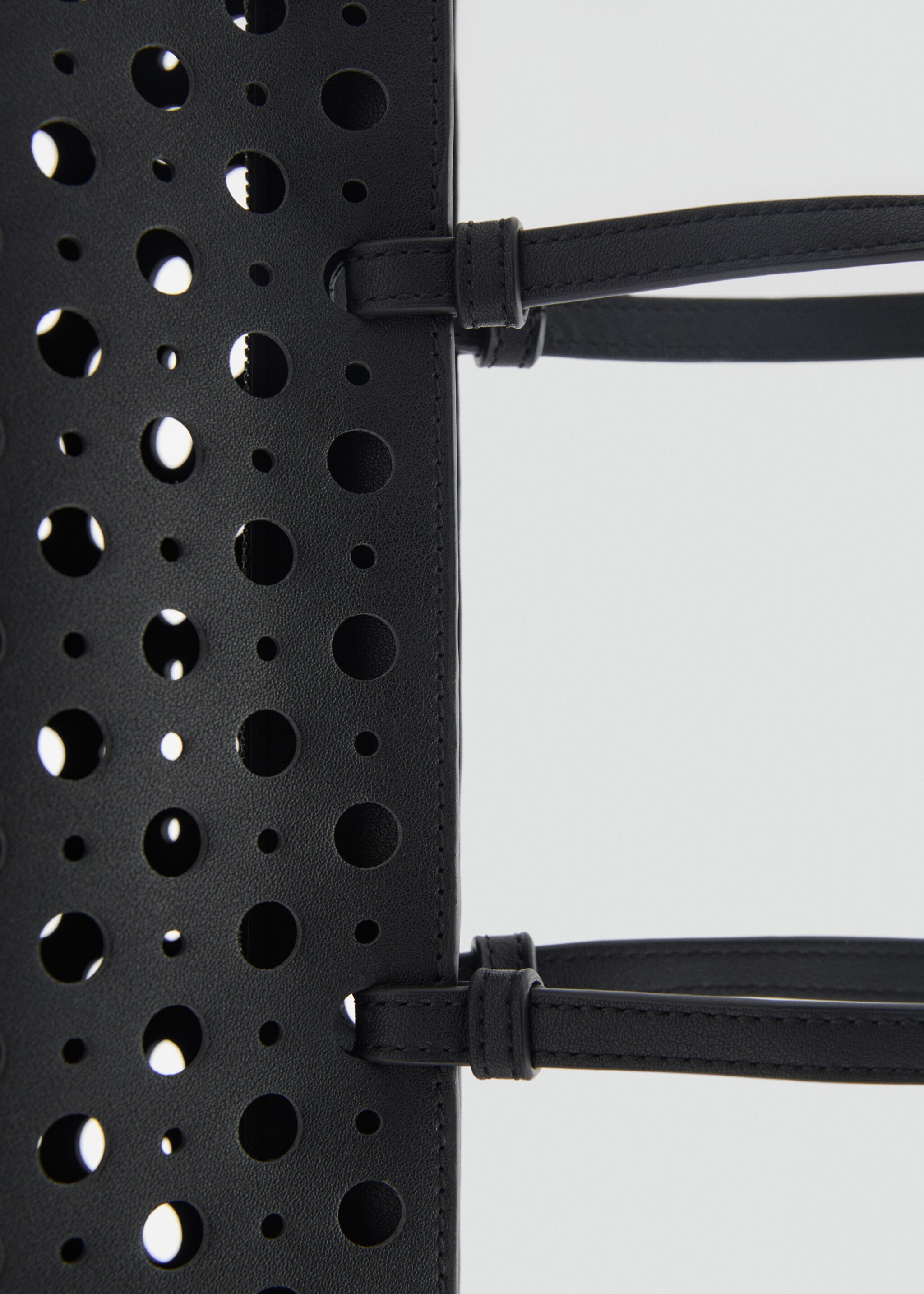 Die-cut shoulder bag - Details of the article 2, Black. Ref: 87094079-00.