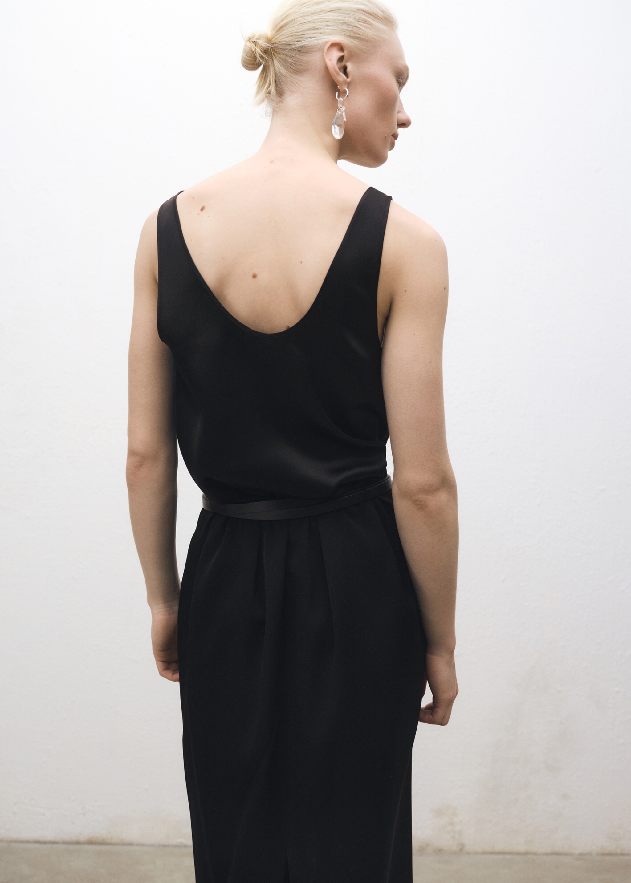 Silk top with straps - Reverse of the article, Black. Ref: 87094080-00.