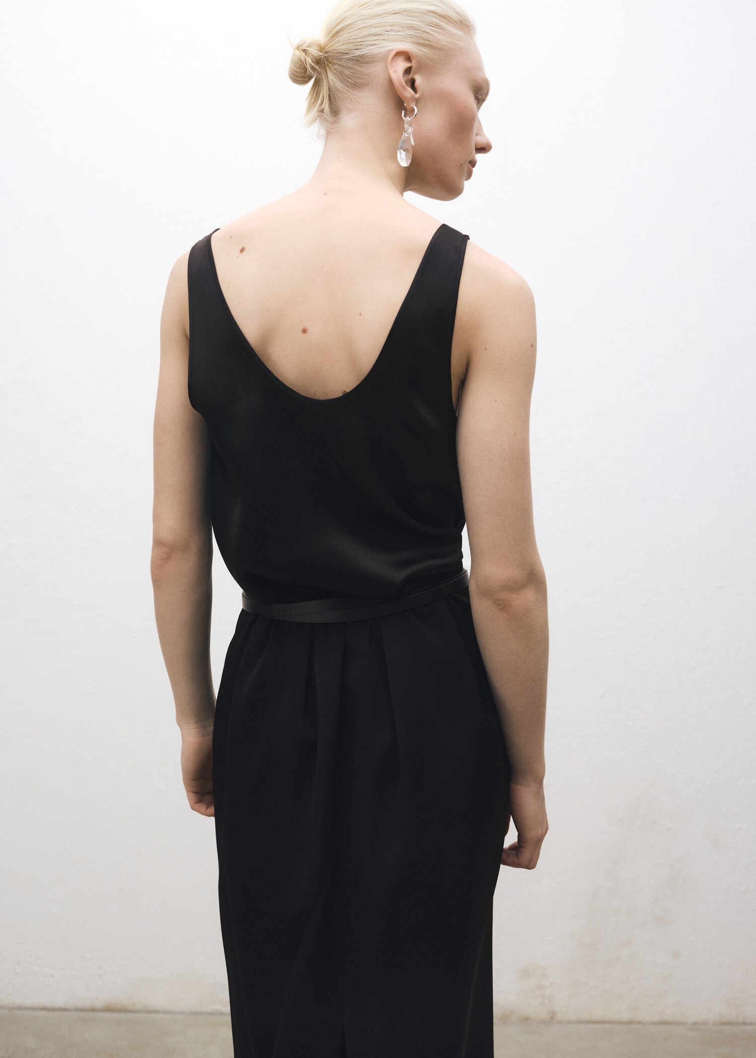 Silk top with straps - Reverse of the article