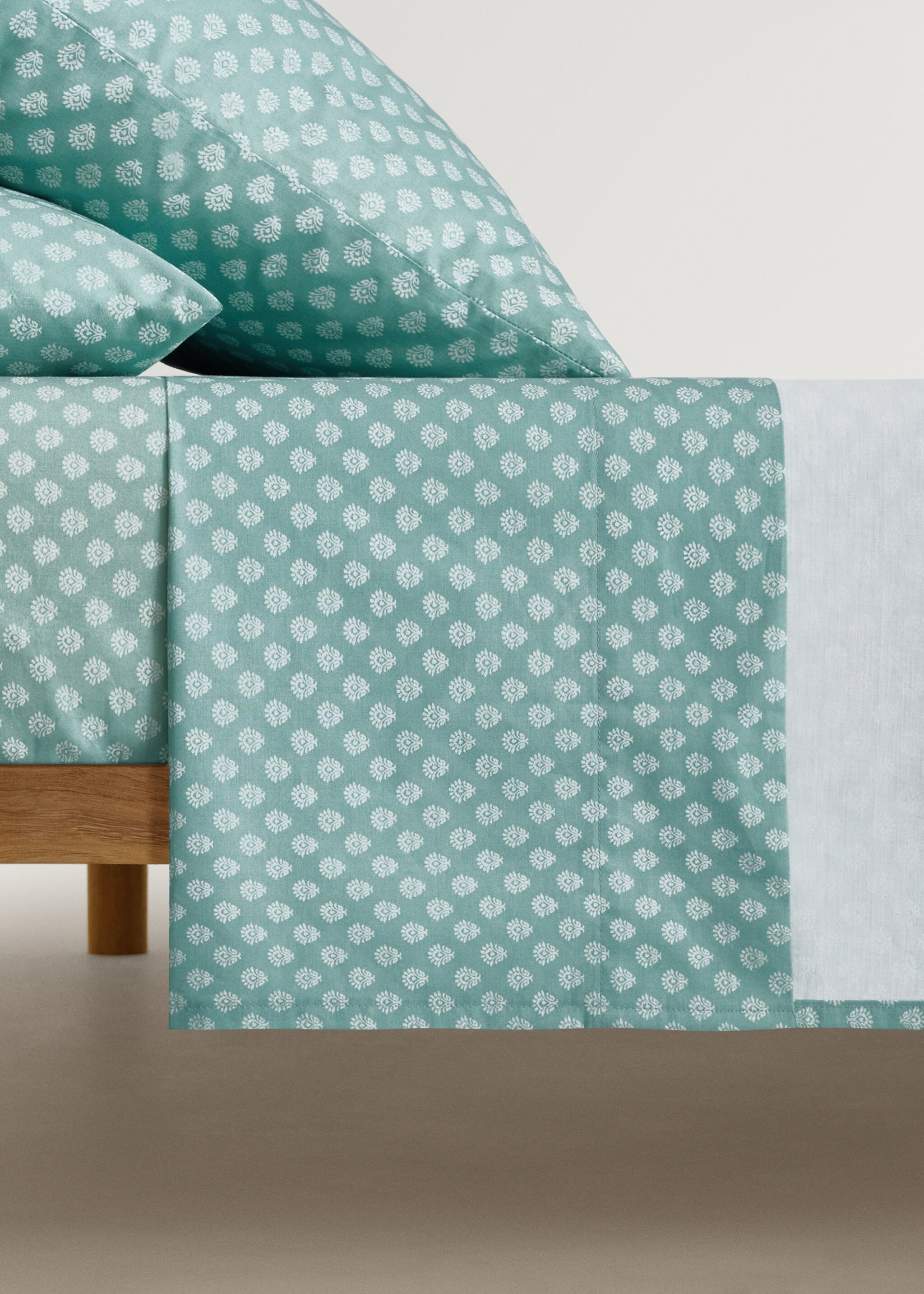 Children’s cotton top sheet with small flowers for 90 cm bed - Article without model, Forest Green. Ref: 87094084-00.