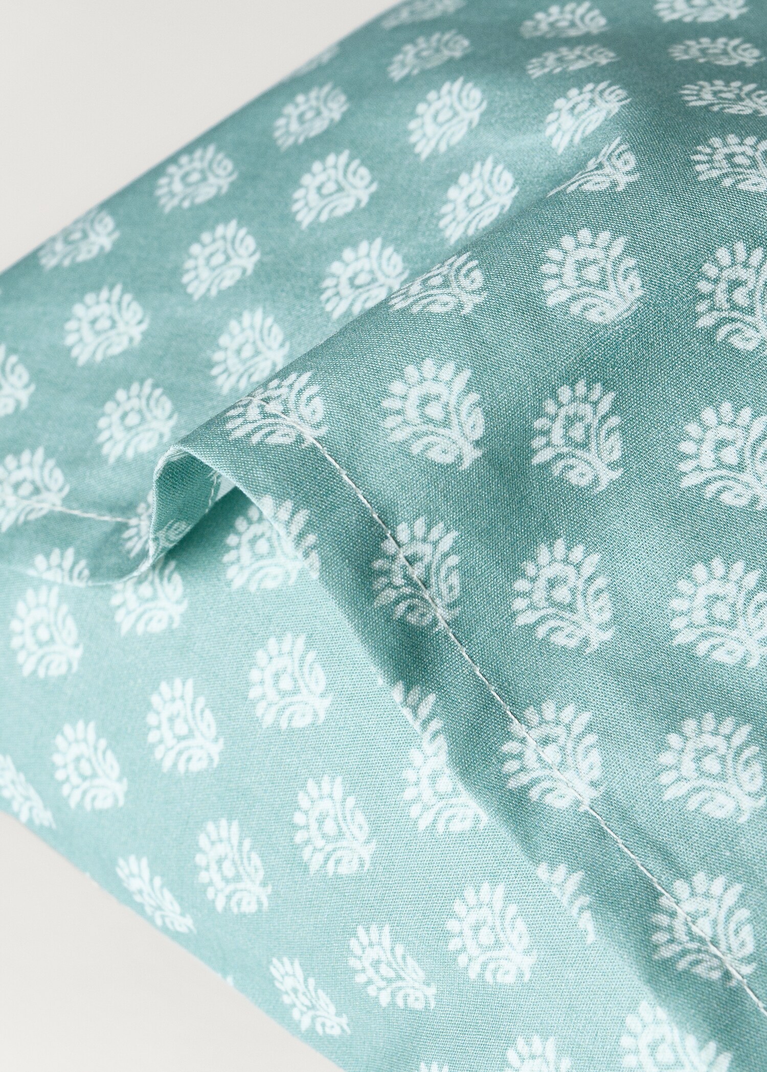 Children’s cotton percale pillowcase with small flowers 30x50 cm - Details of the article 1