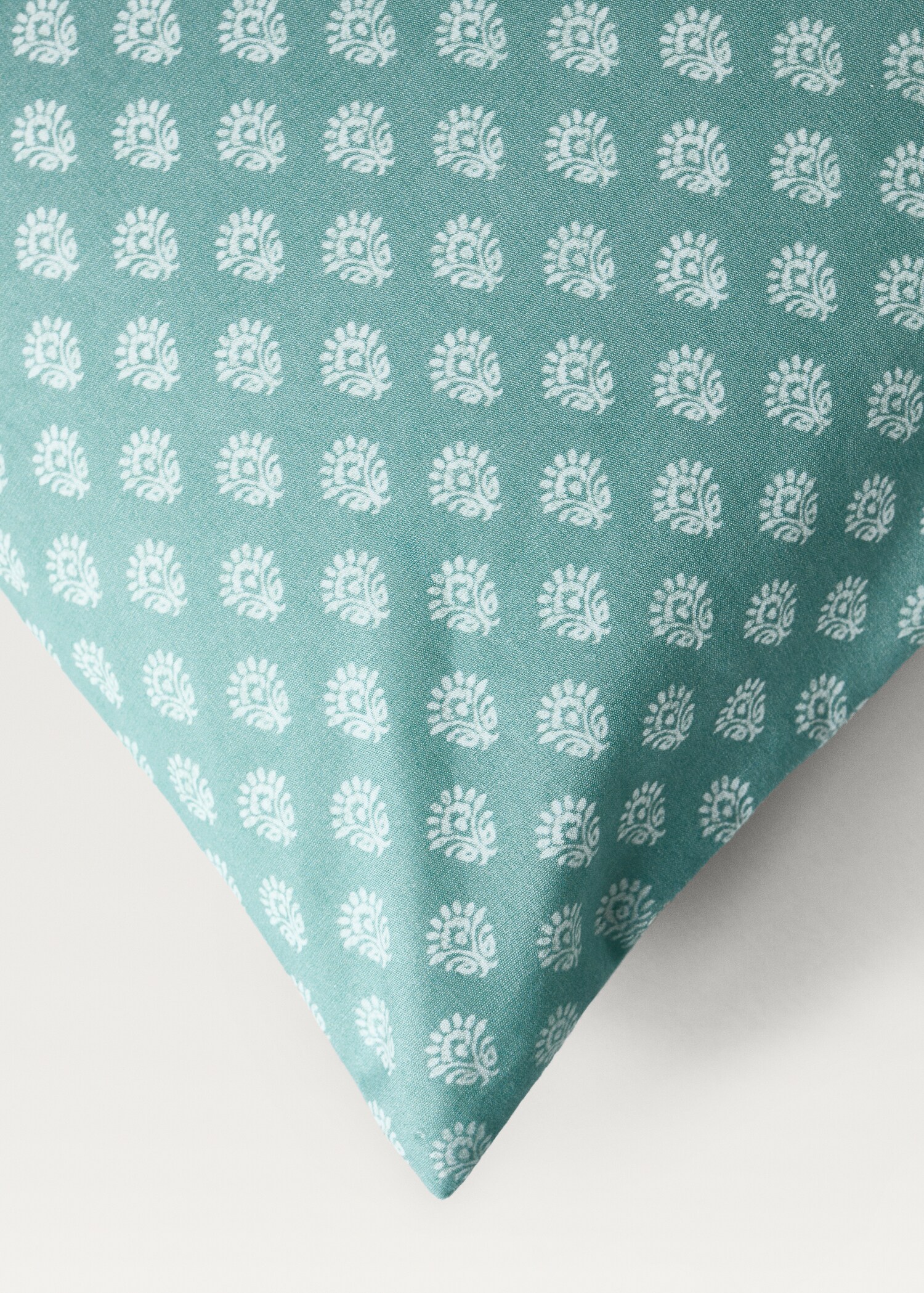 Children’s cotton percale pillowcase with small flowers 30x50 cm - Details of the article 3