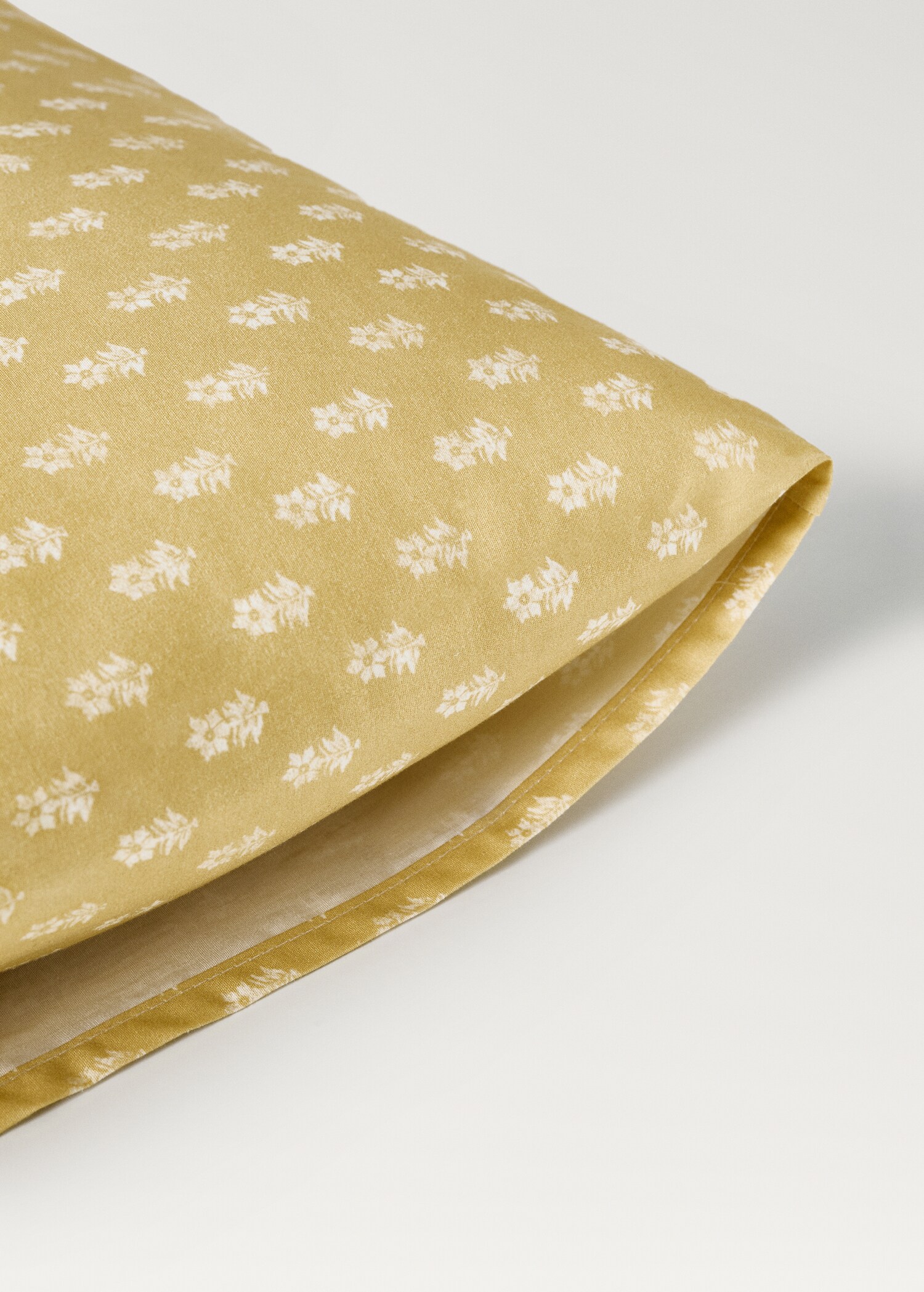 Children’s cotton percale pillowcase with small flowers 30x50 cm - Details of the article 1