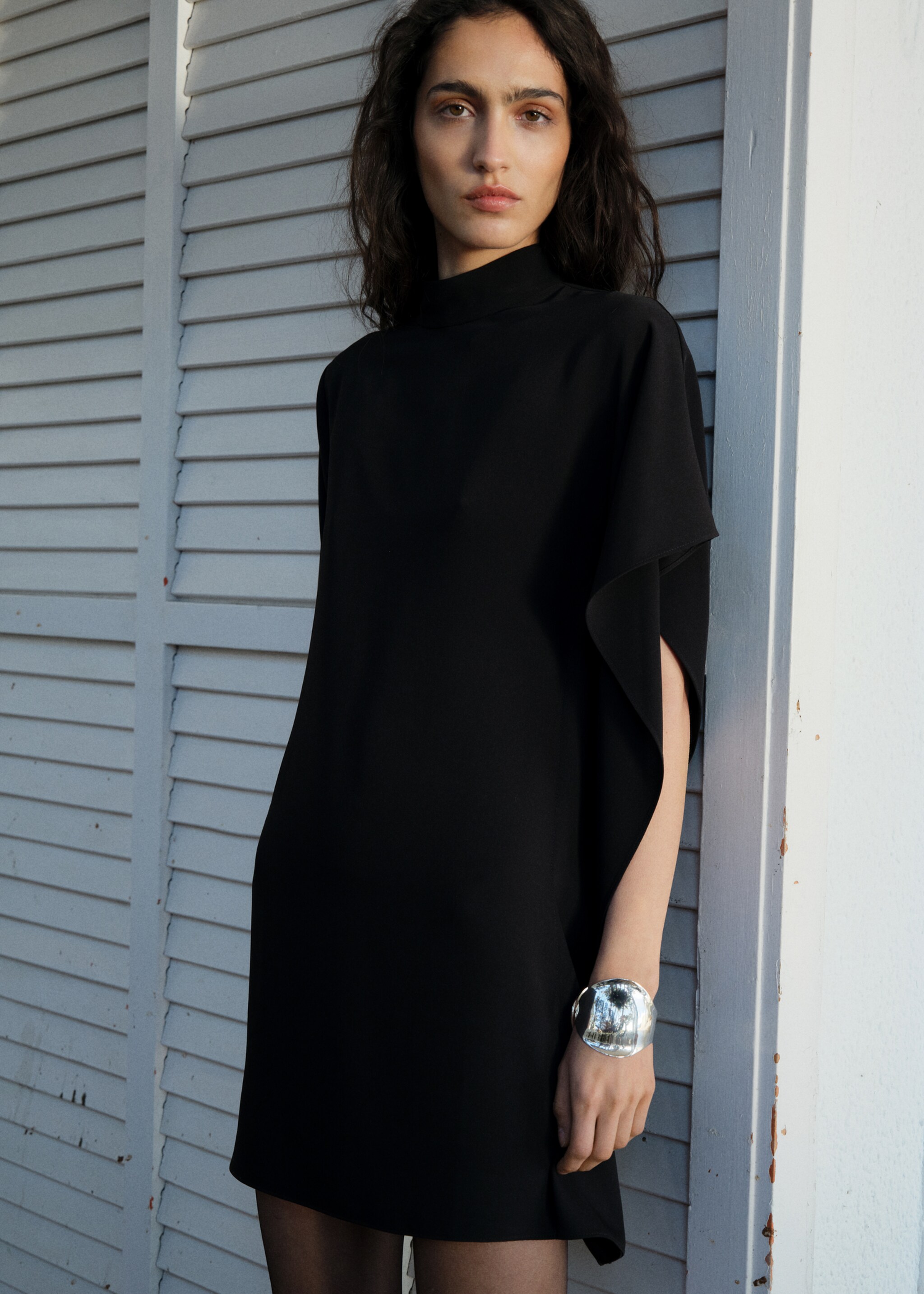 Short asymmetrical sleeve dress - Reverse of the article, Black. Ref: 87094090-00.