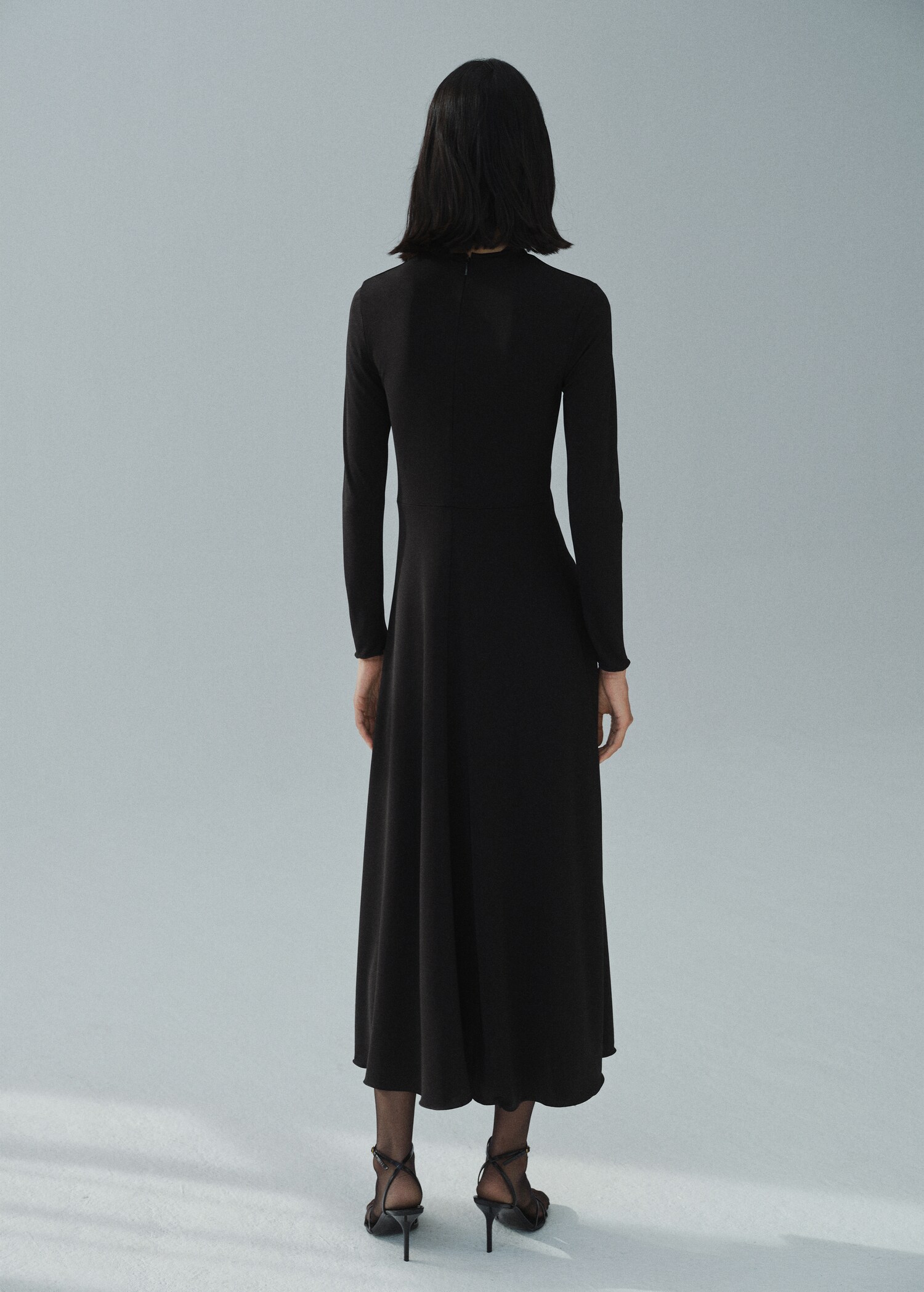 Long flared knitted dress - Reverse of the article
