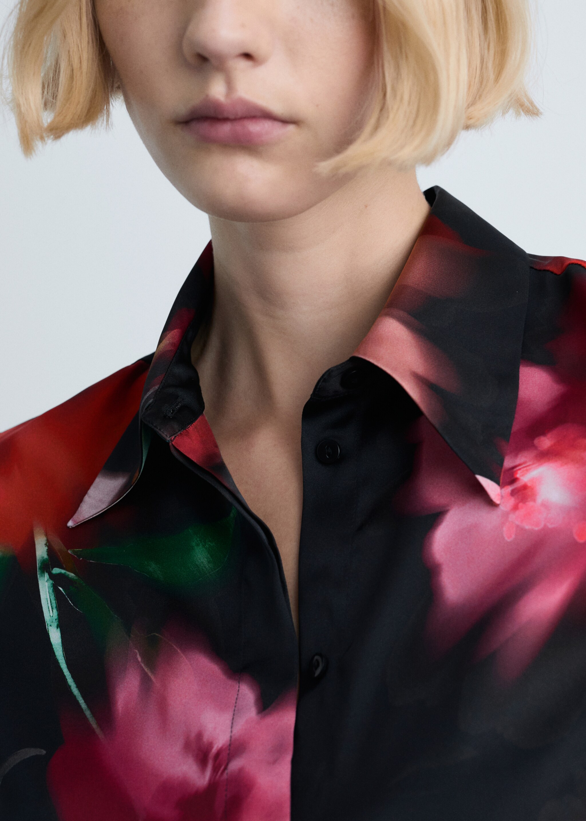 Satin print shirt - Details of the article 1, Black. Ref: 87094093-00.