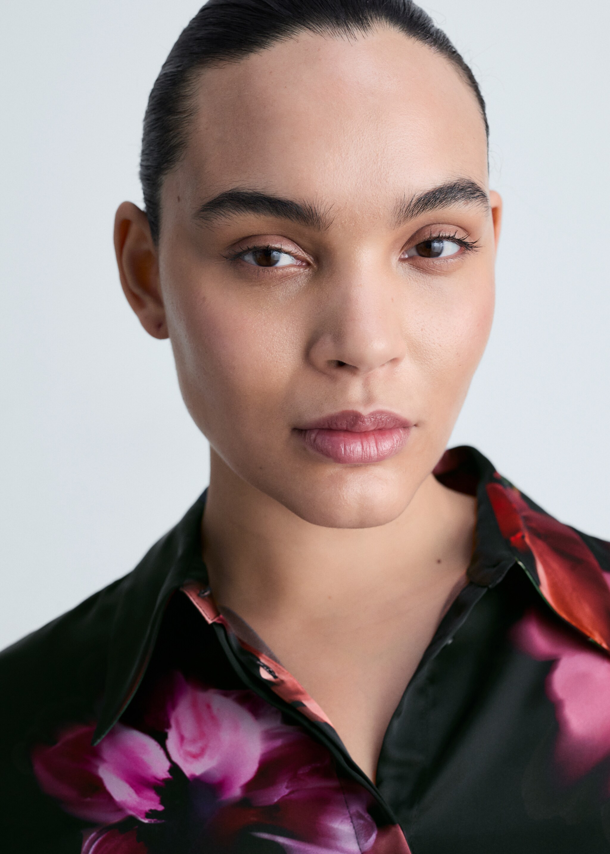 Satin print shirt - Details of the article 4, Black. Ref: 87094093-00.