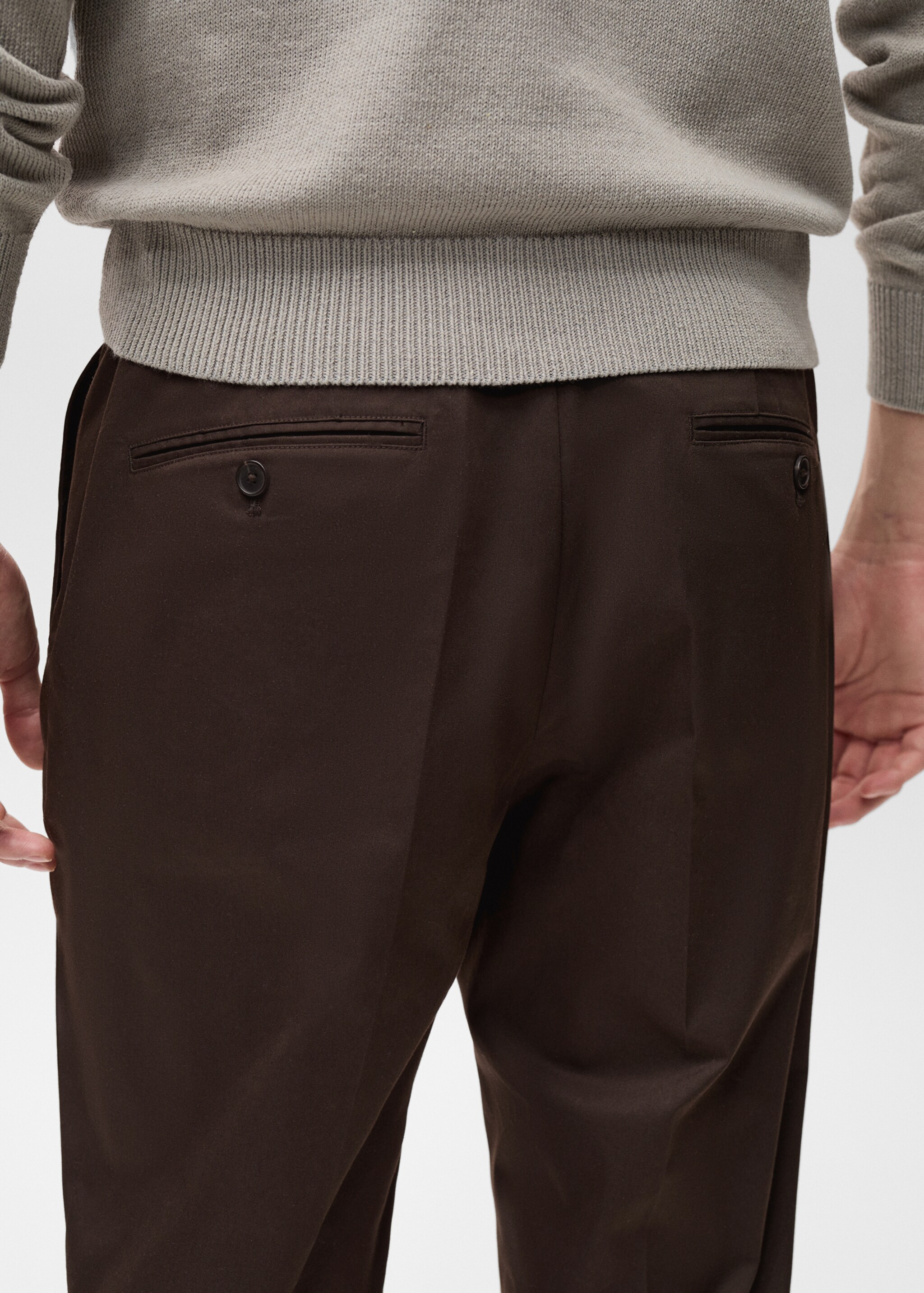 Pantalon Dublino chino slim-fit - Détail de l'article 6, Chocolat. Ref: 87094387-00.
