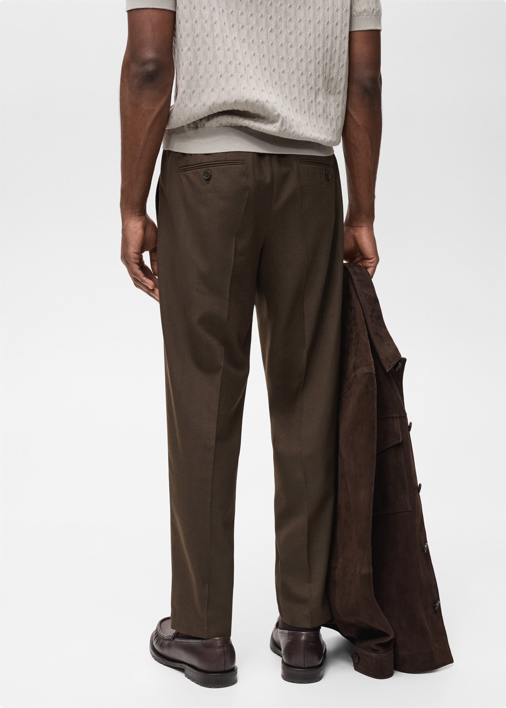 Slim-Fit-Bundfaltenhose aus Cool Wool - Rückseite des Artikels, Schokolade. Ref: 87094388-00.
