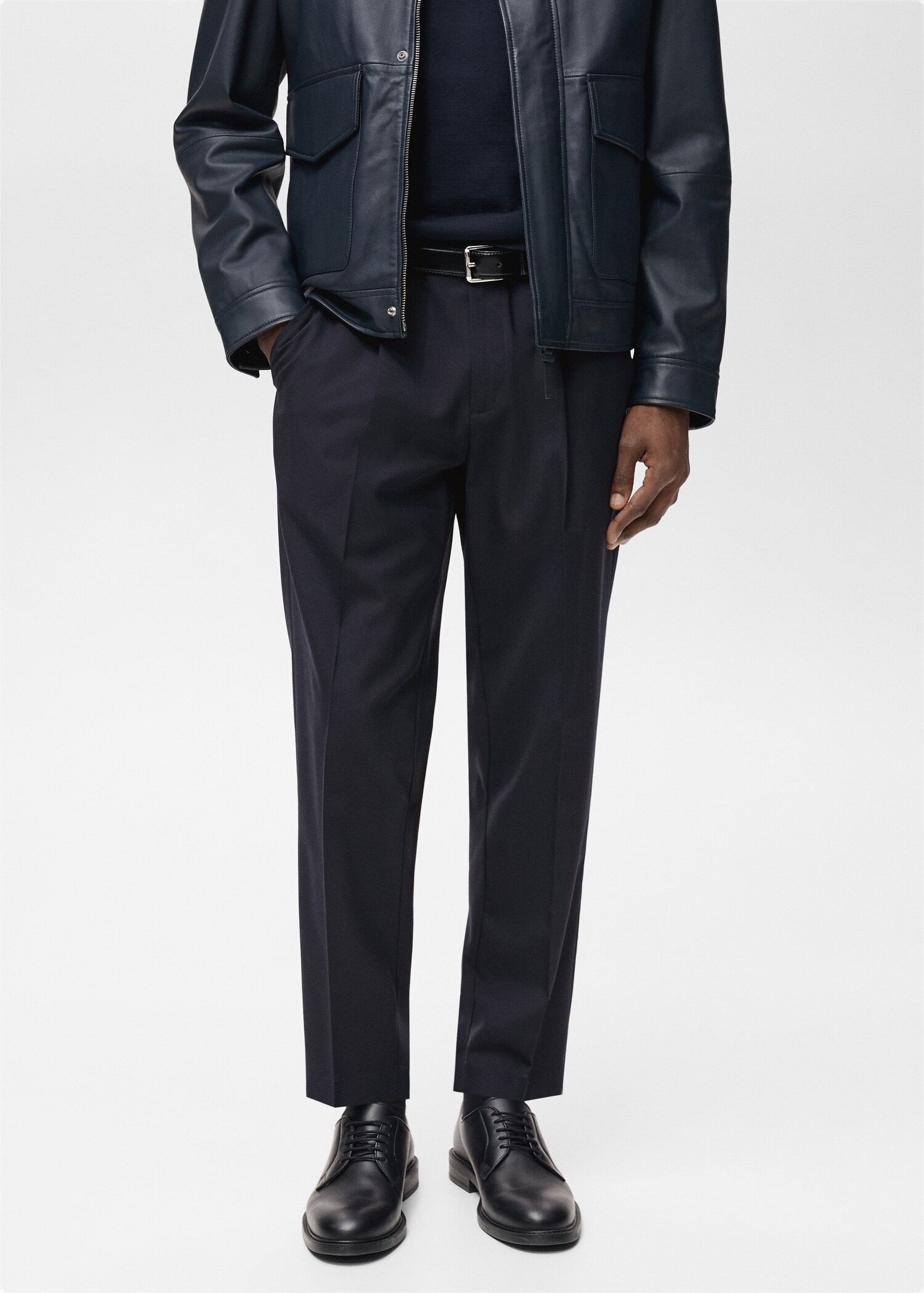 Slim-Fit-Bundfaltenhose aus Cool Wool - Mittlere Ansicht