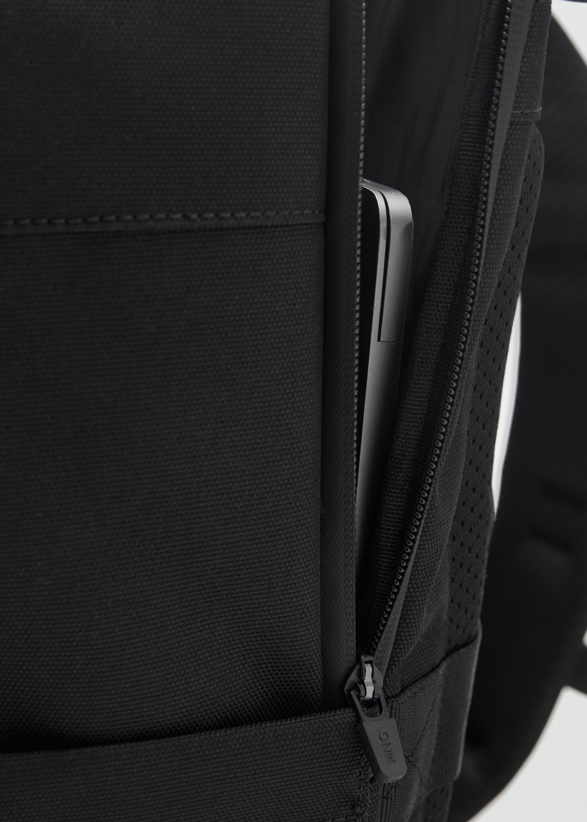 Motxilla combinada multifuncional CORDURA® - Detall de l'article 3, Negre. Ref: 87094404-00.