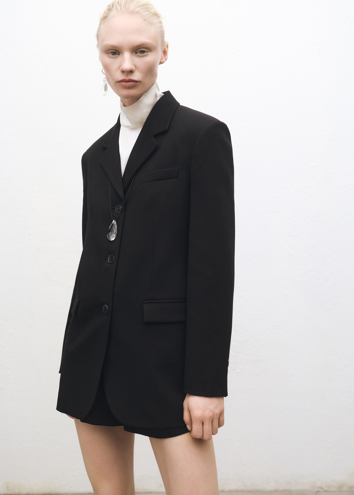 Blazer costume droit à boutons - Plan moyen