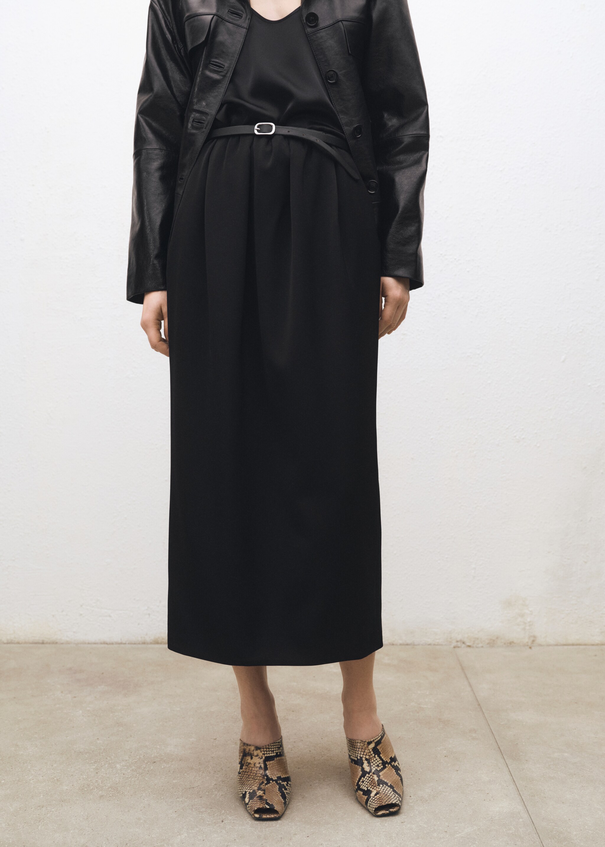 Straight gathered skirt - Medium plane, Black. Ref: 87094423-00.