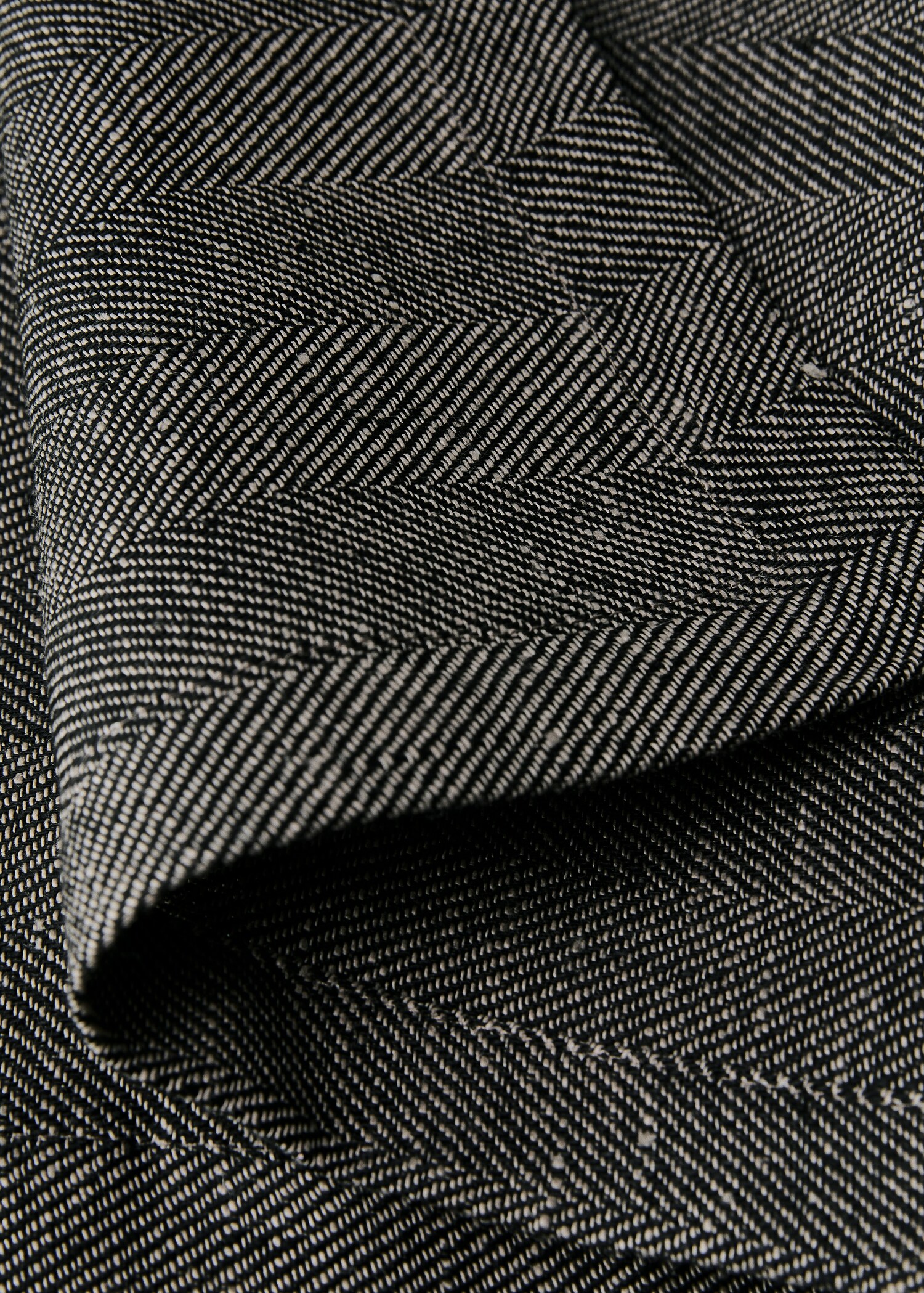 Linen placemat with herringbone structure - Details of the article 1